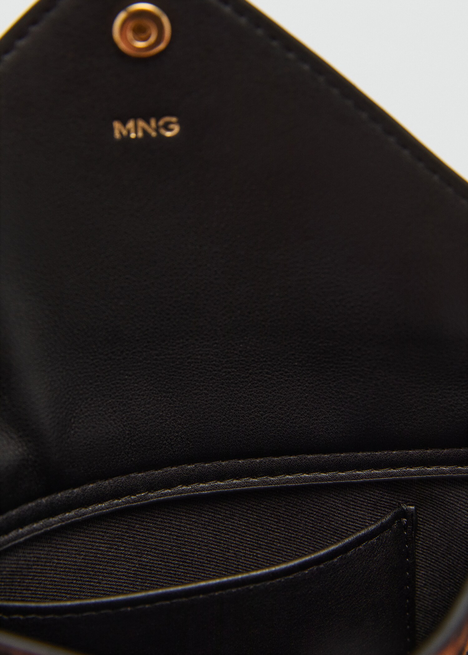 Leopard fur leather wallet with chain - Details of the article 2