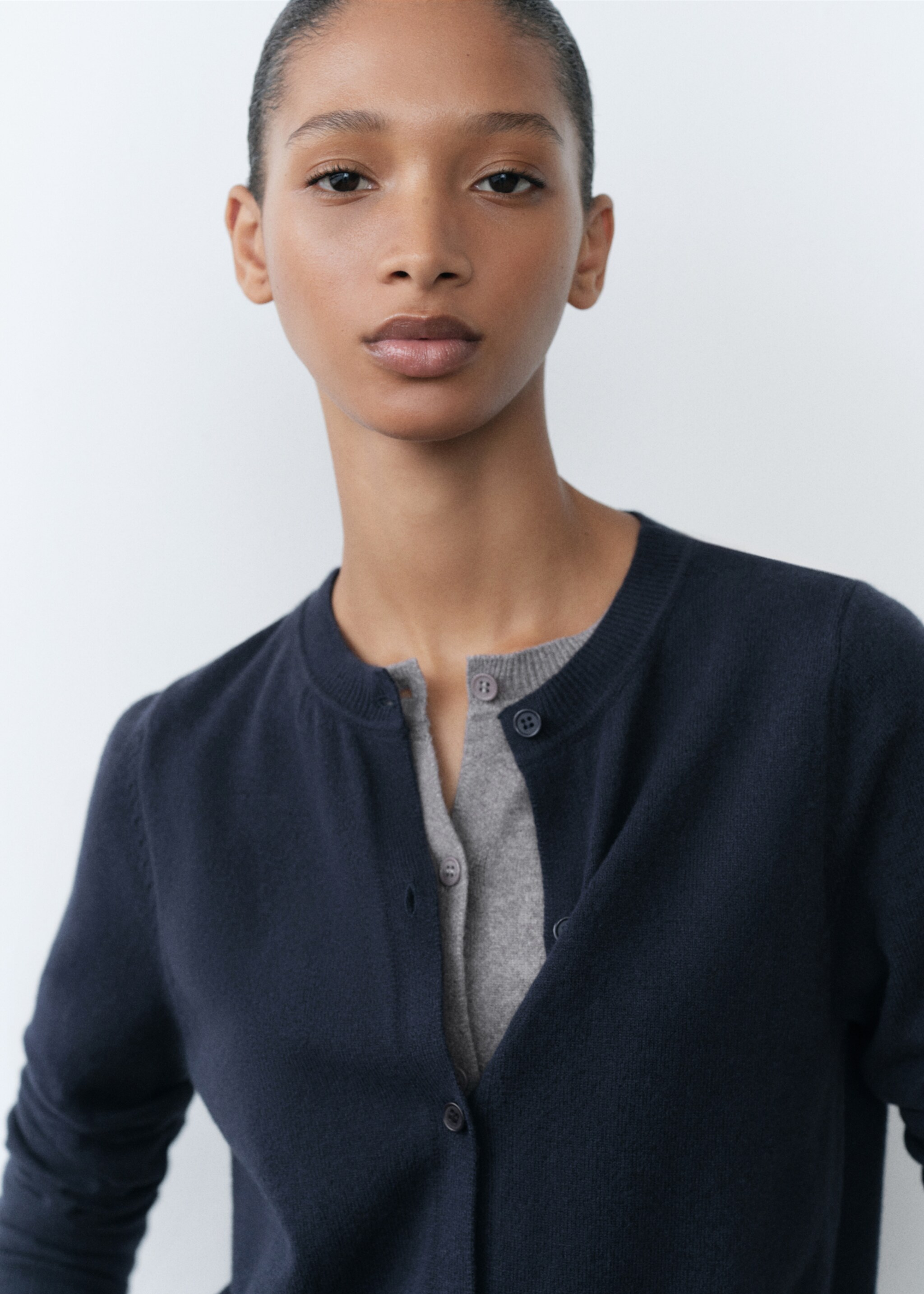 Contrasting buttoned cardigan - Details of the article 1, Blue. Ref: 77038636-00.