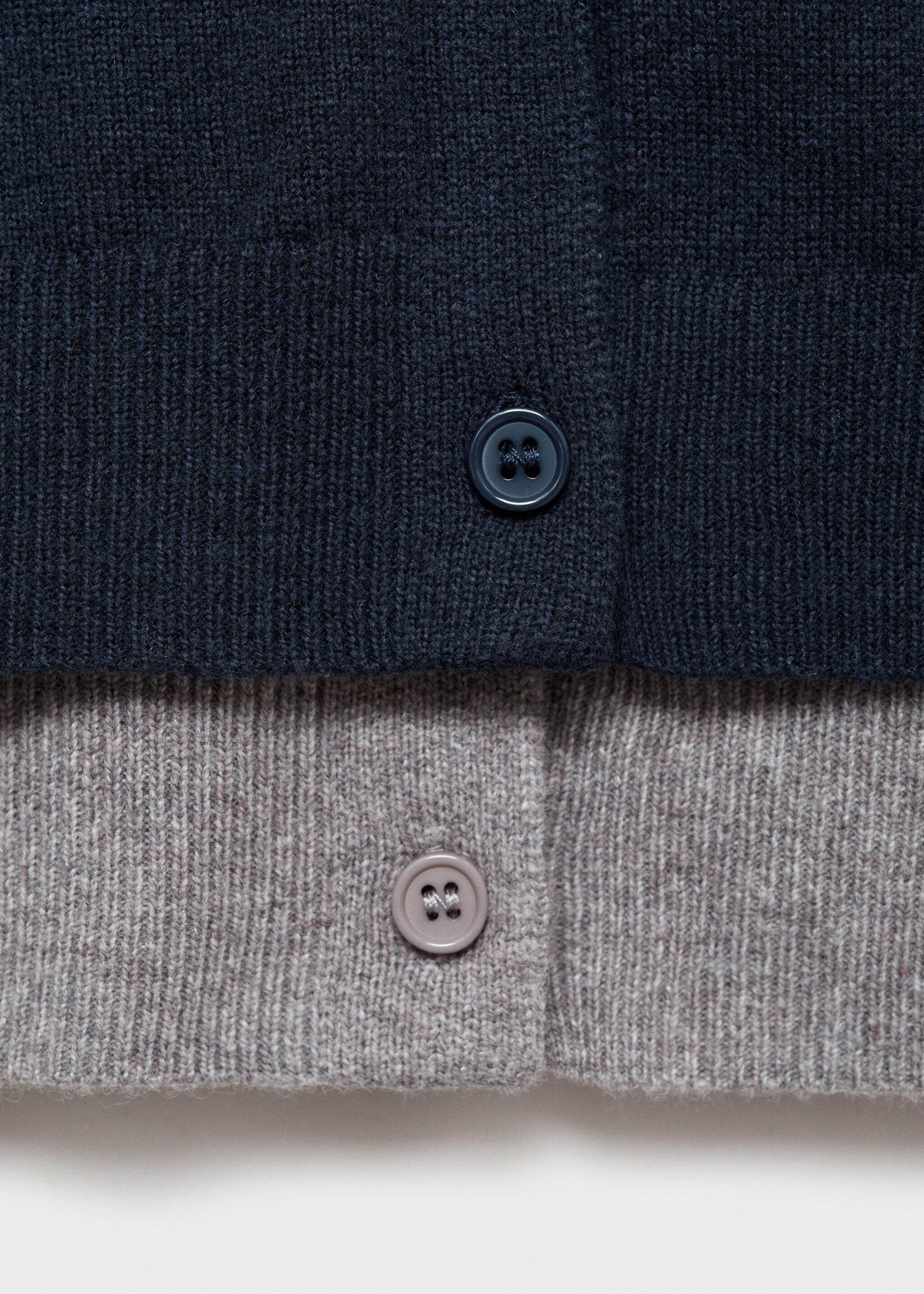 Contrasting buttoned cardigan - Details of the article 8, Blue. Ref: 77038636-00.
