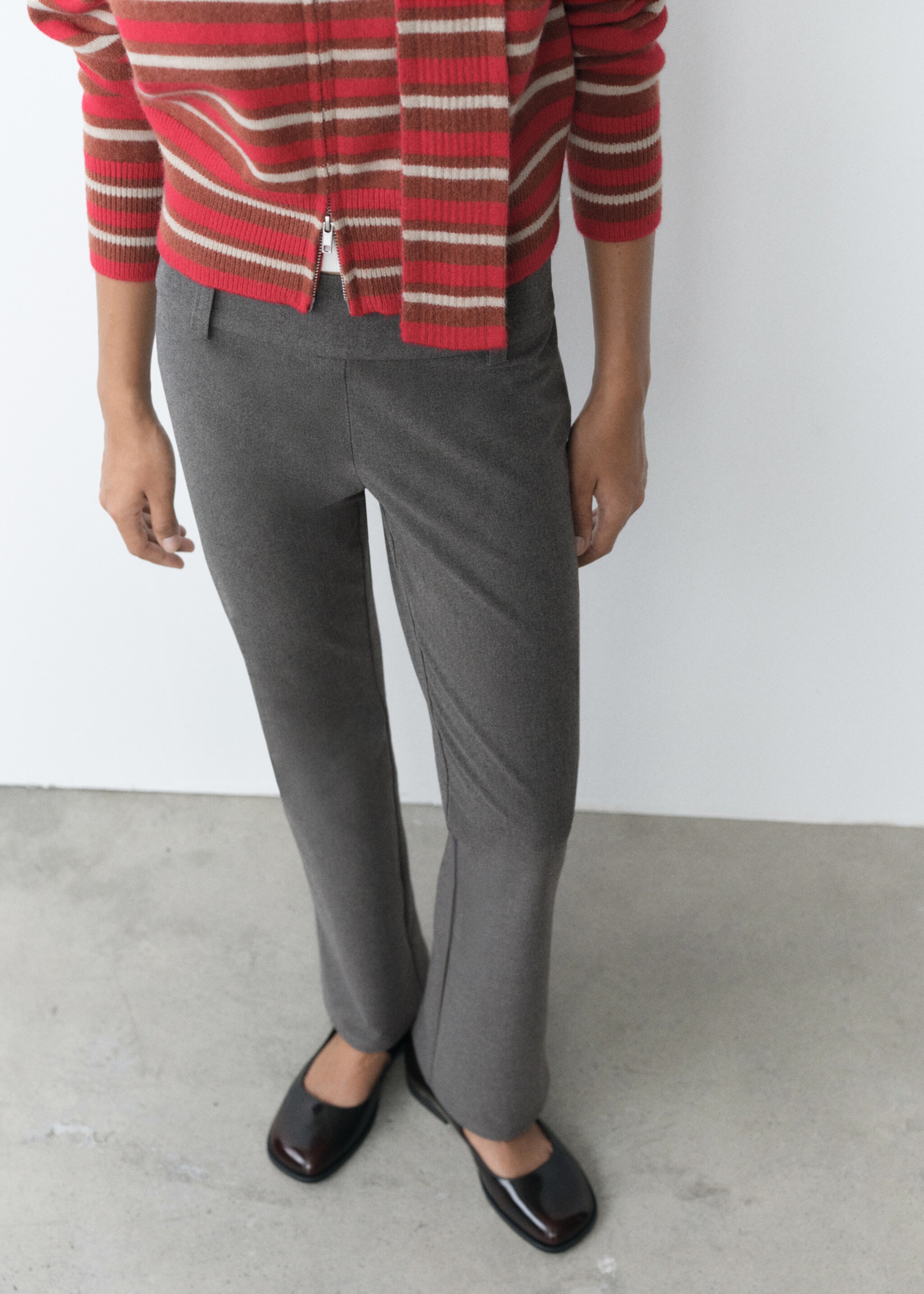 Low-rise flared trousers - Medium plane, Dark Heather Grey. Ref: 77038637-00.