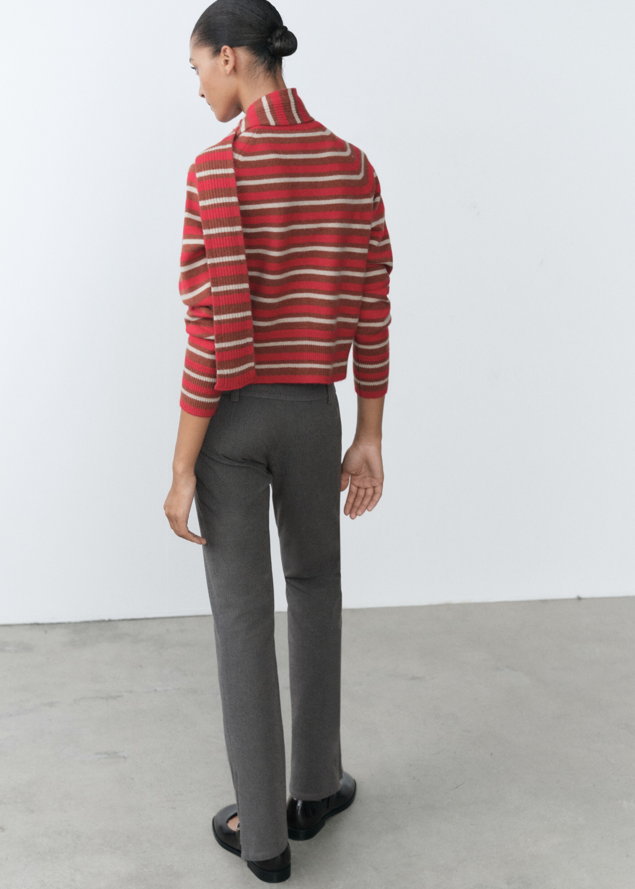 Low-rise flared trousers - Reverse of the article, Dark Heather Grey. Ref: 77038637-00.