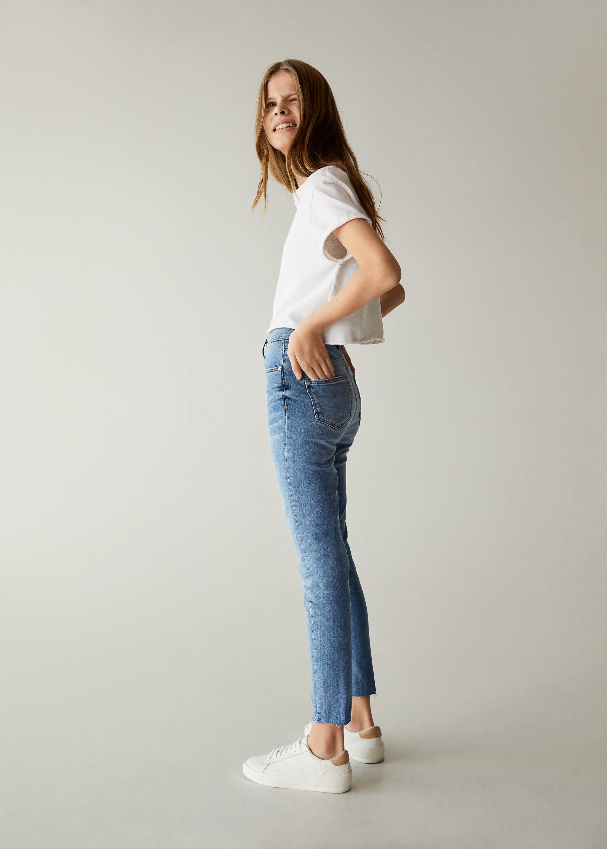 Jeans tiro alto - Plano medio