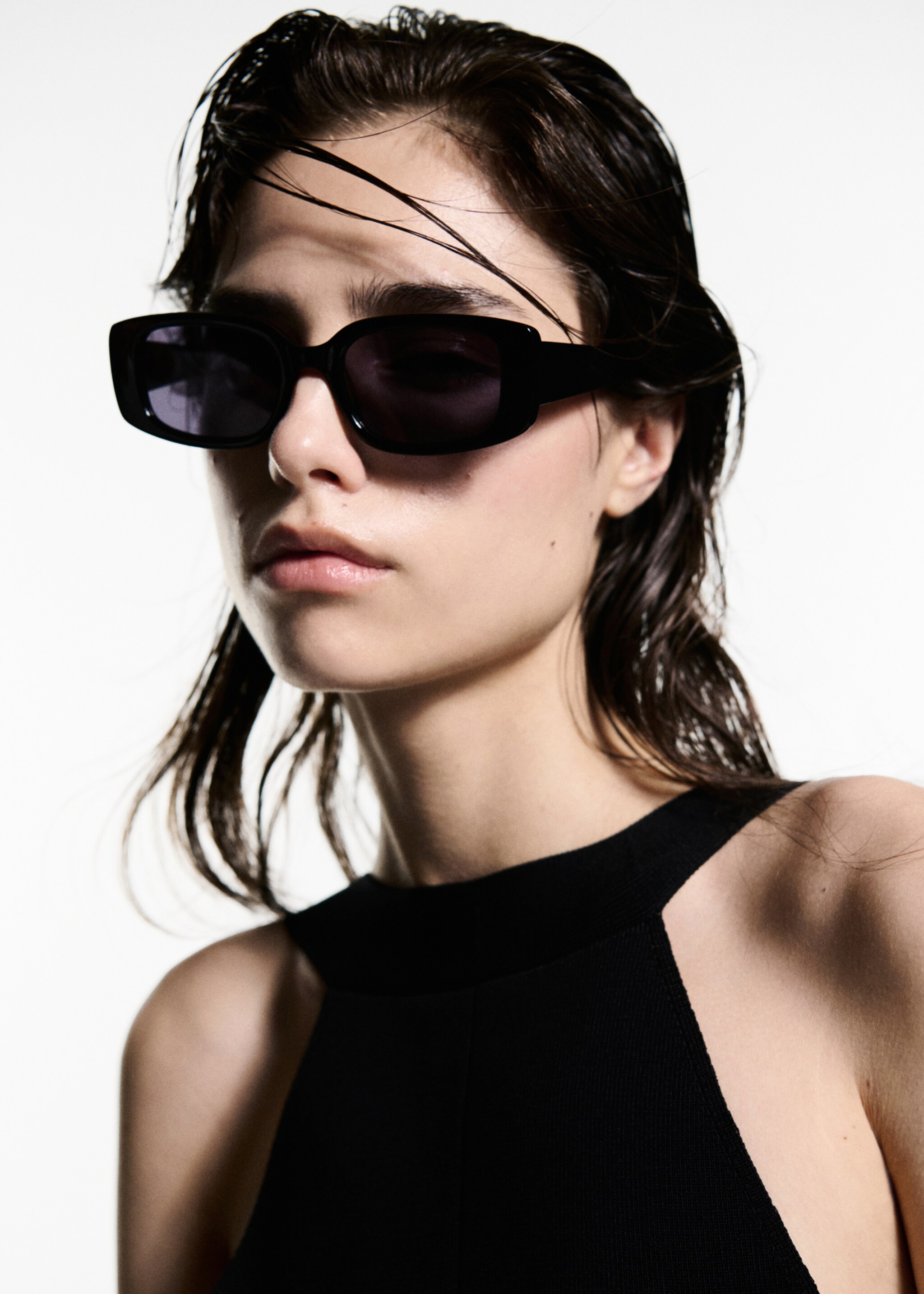 Open-back knitted dress - Details of the article 1, Black. Ref: 77039038-00.