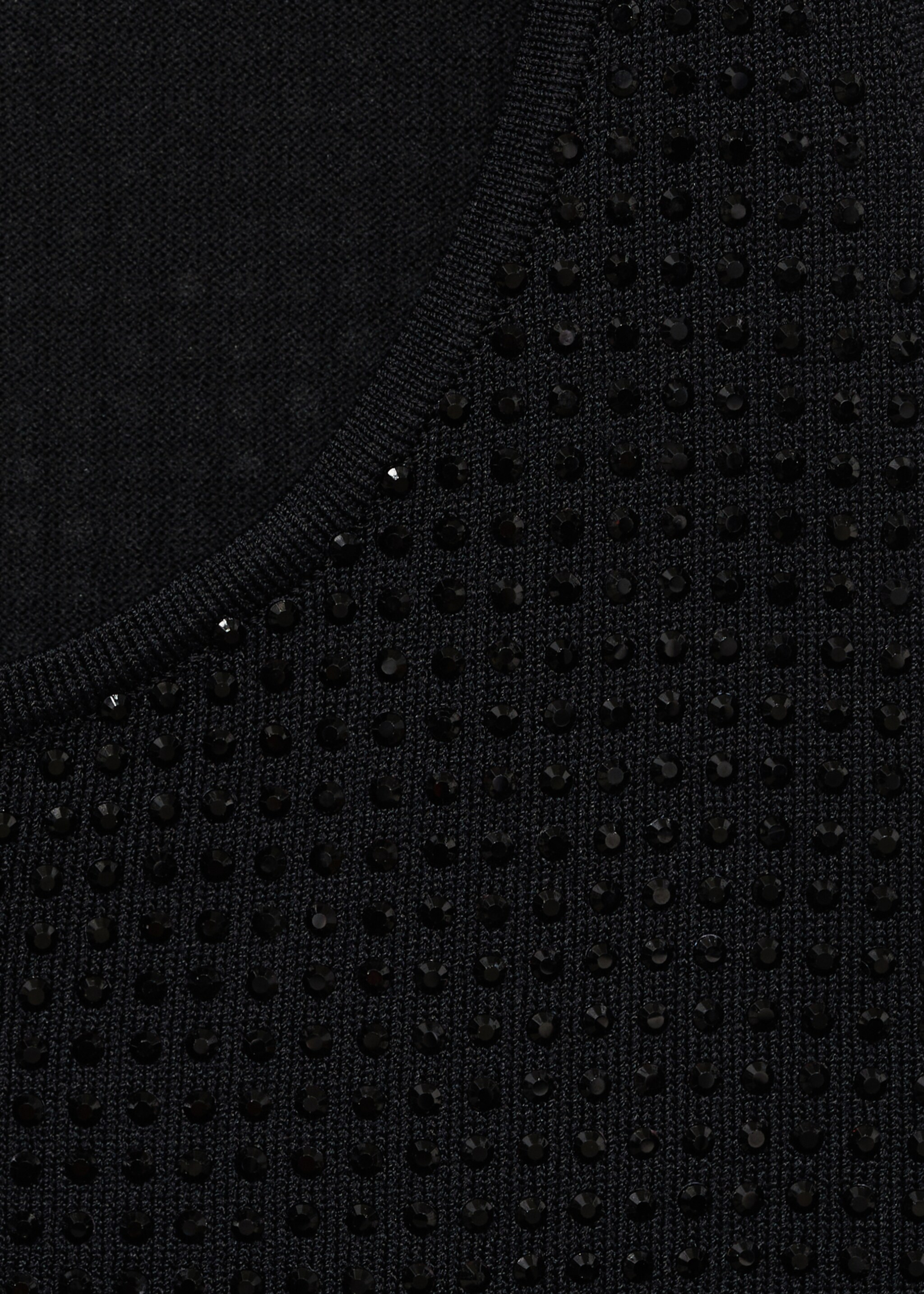 Gebreide top met strasdetail - Detail van het artikel 8, Zwart. Ref: 77039043-00.