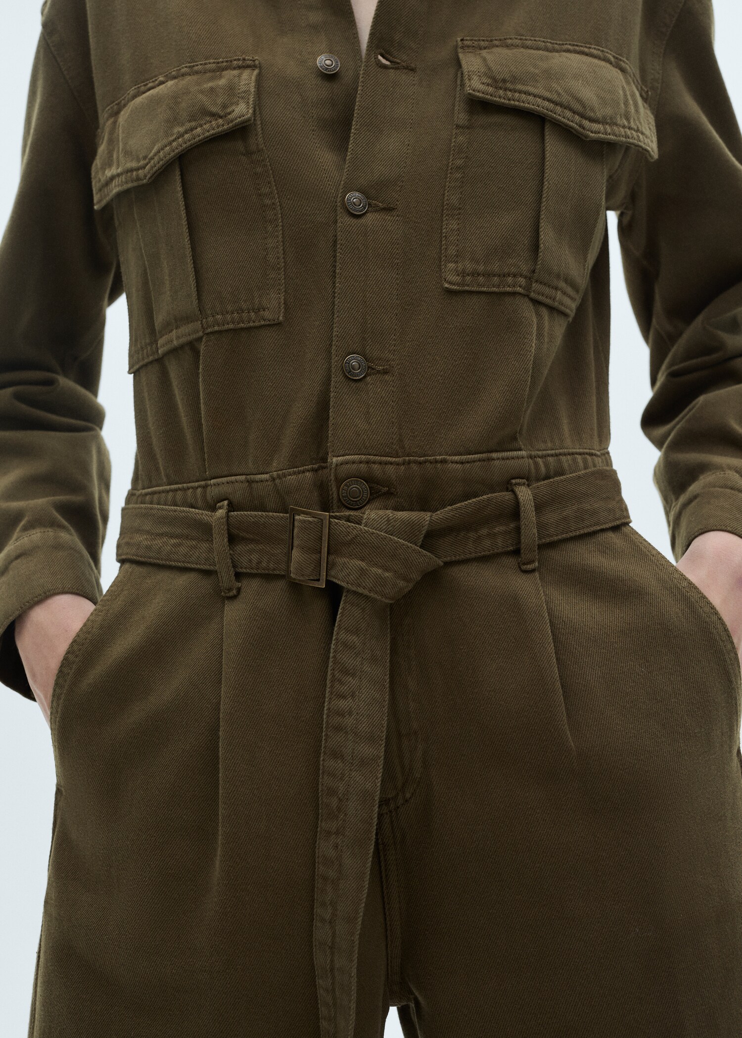 Jeans-Overall mit Gürtel - Detail des Artikels 6