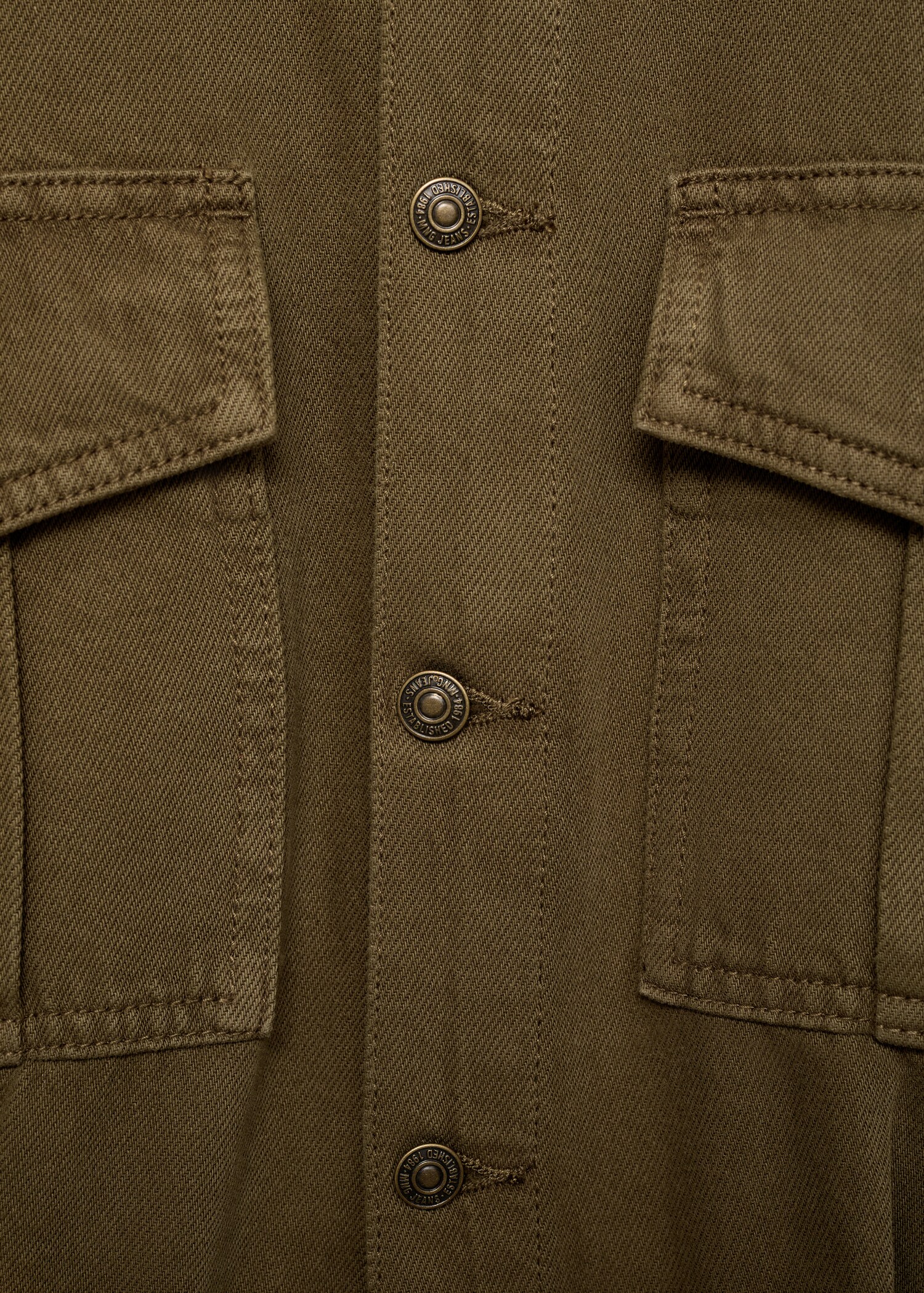 Jeans-Overall mit Gürtel - Detail des Artikels 8