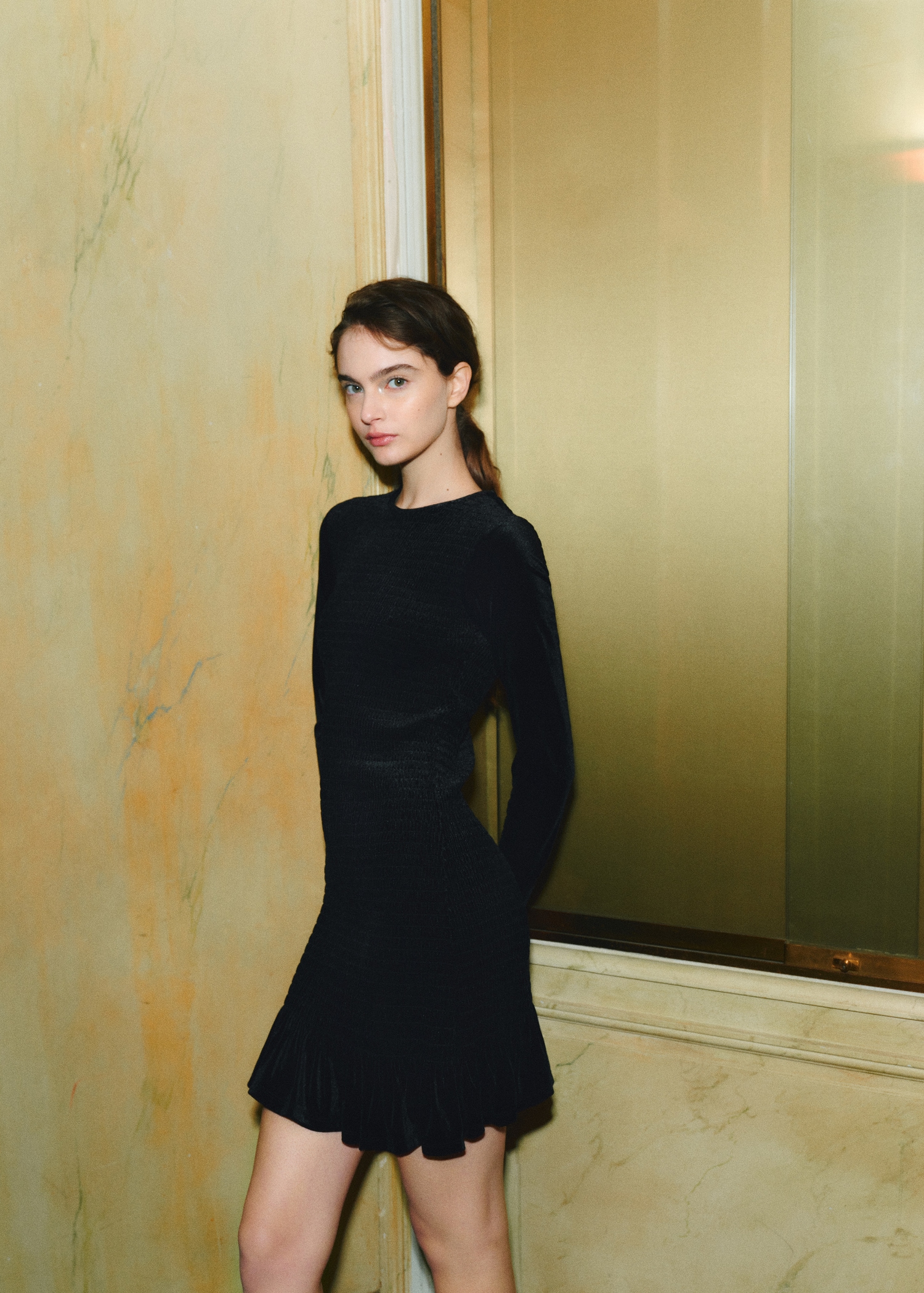 Robe chic noire avec col froissé Mango Taille S : Achat occasion | Robes courtes (femme) Mango Noir Très bon état Robe chic noire avec col froissé Mango Taille S : Achat occasion | Robes courtes (femme) Mango Noir Très bon état