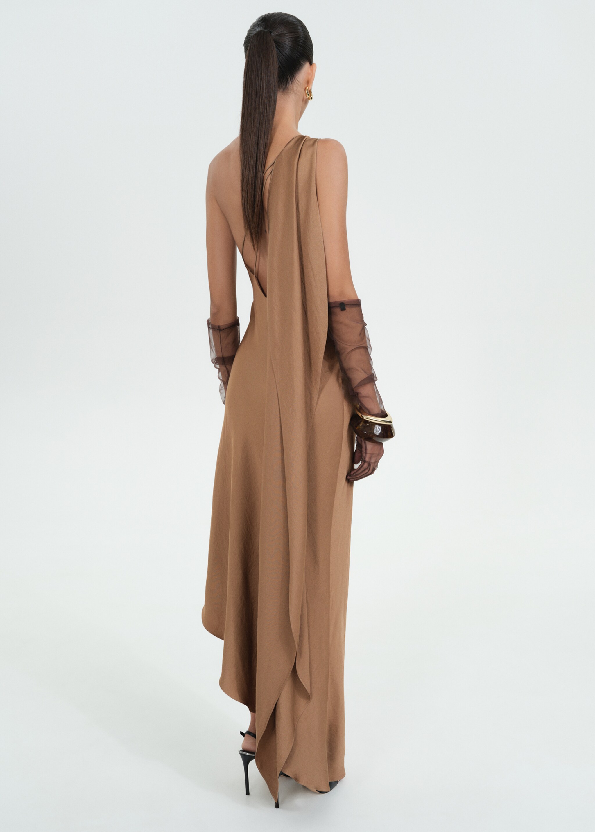 Lång asymmetrisk klänning cape - Artikelns baksida, Beige. Ref: 77039074-00.