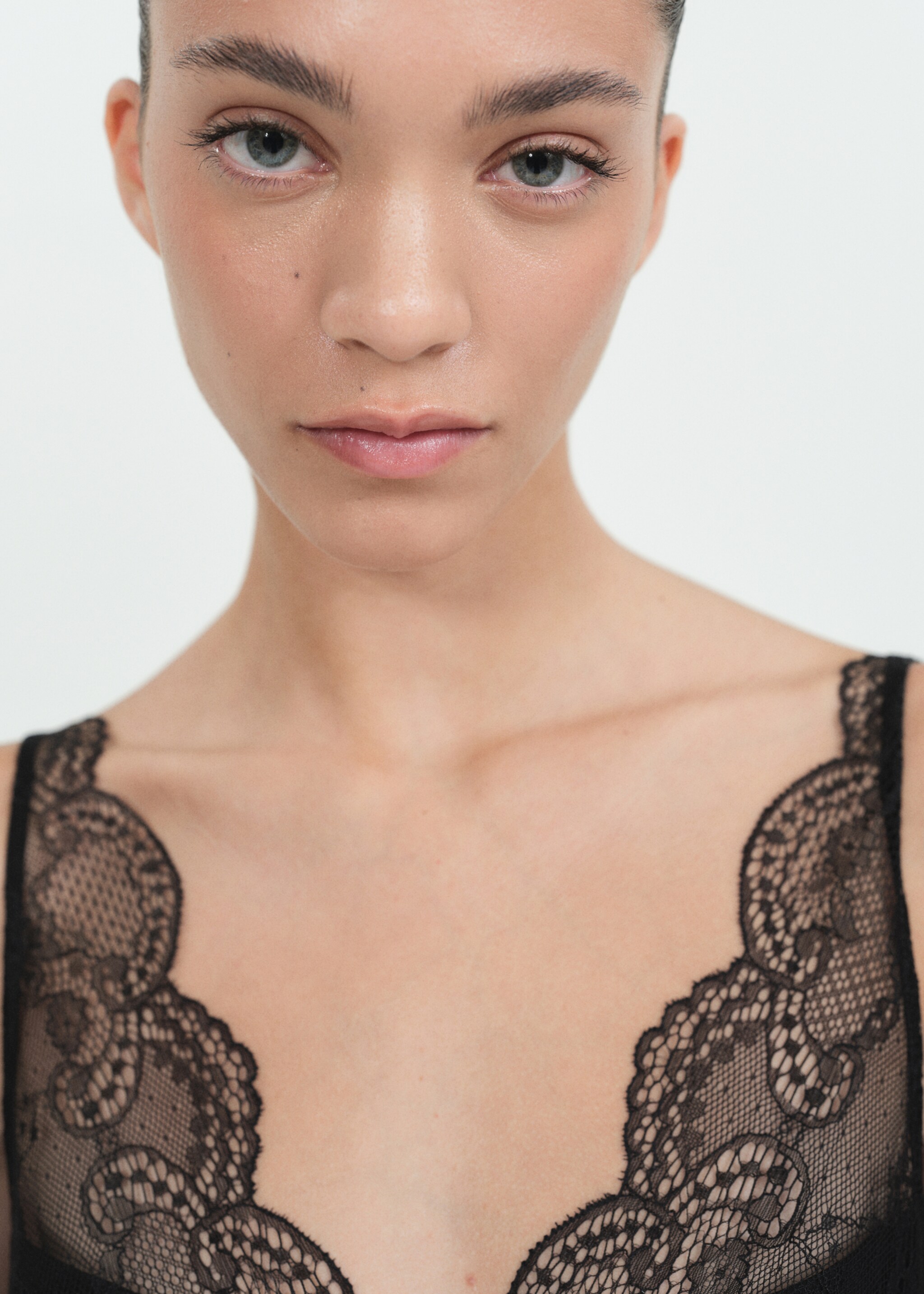 Guipure slip dress - Details of the article 1, Black. Ref: 77039076-00.