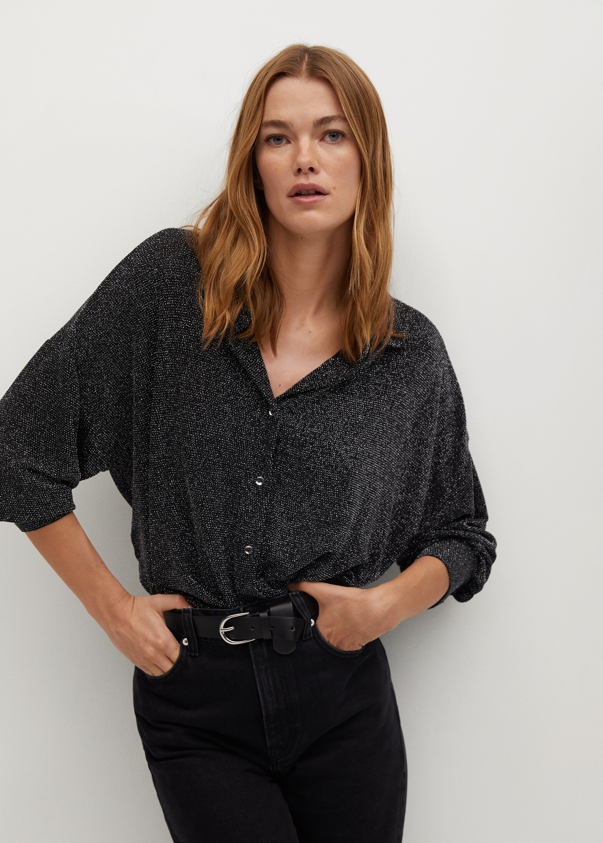 Camisa textura brillante - Plano medio