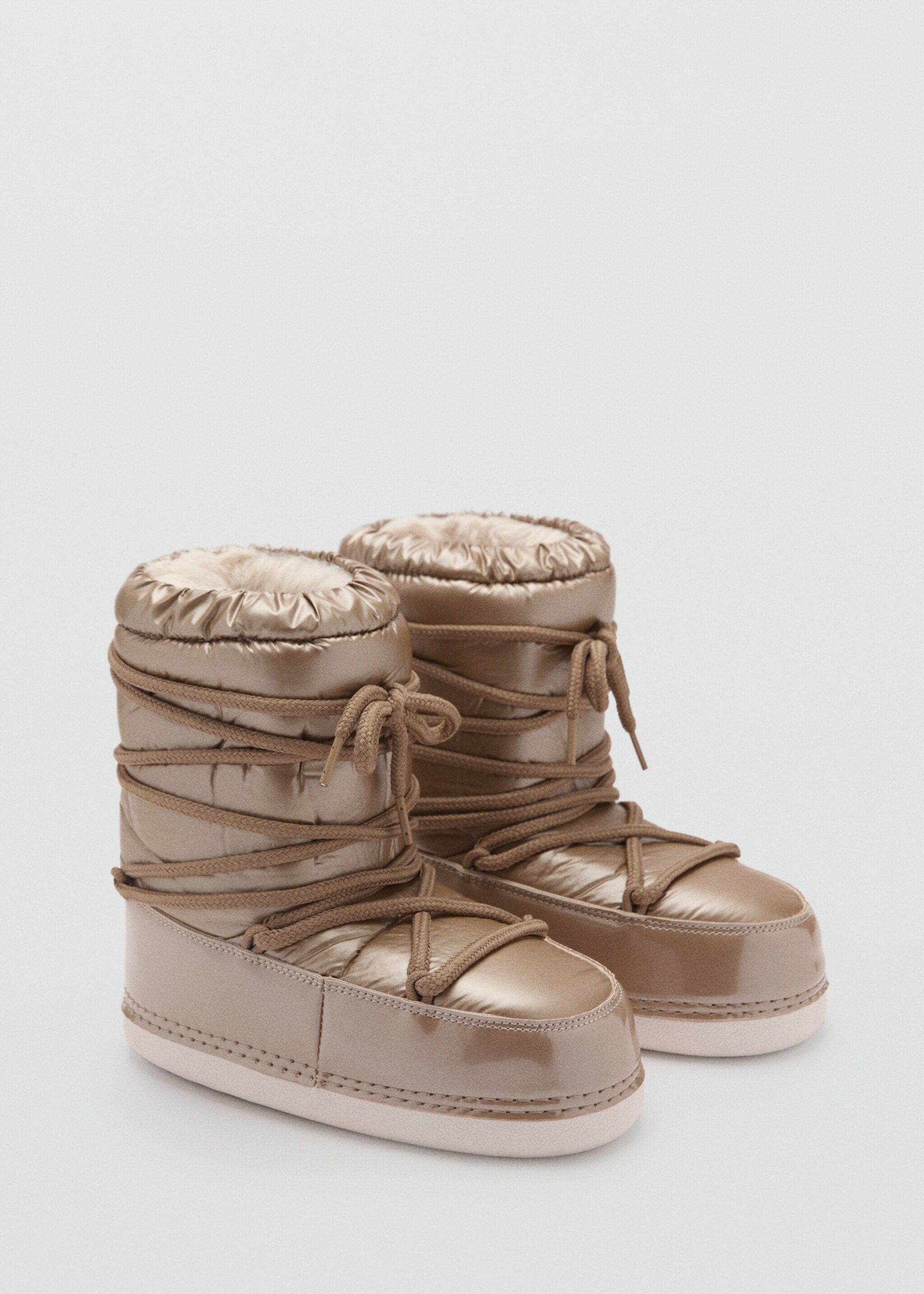 Bottes de neige - Plan moyen, Or. Ref: 77039229-00.