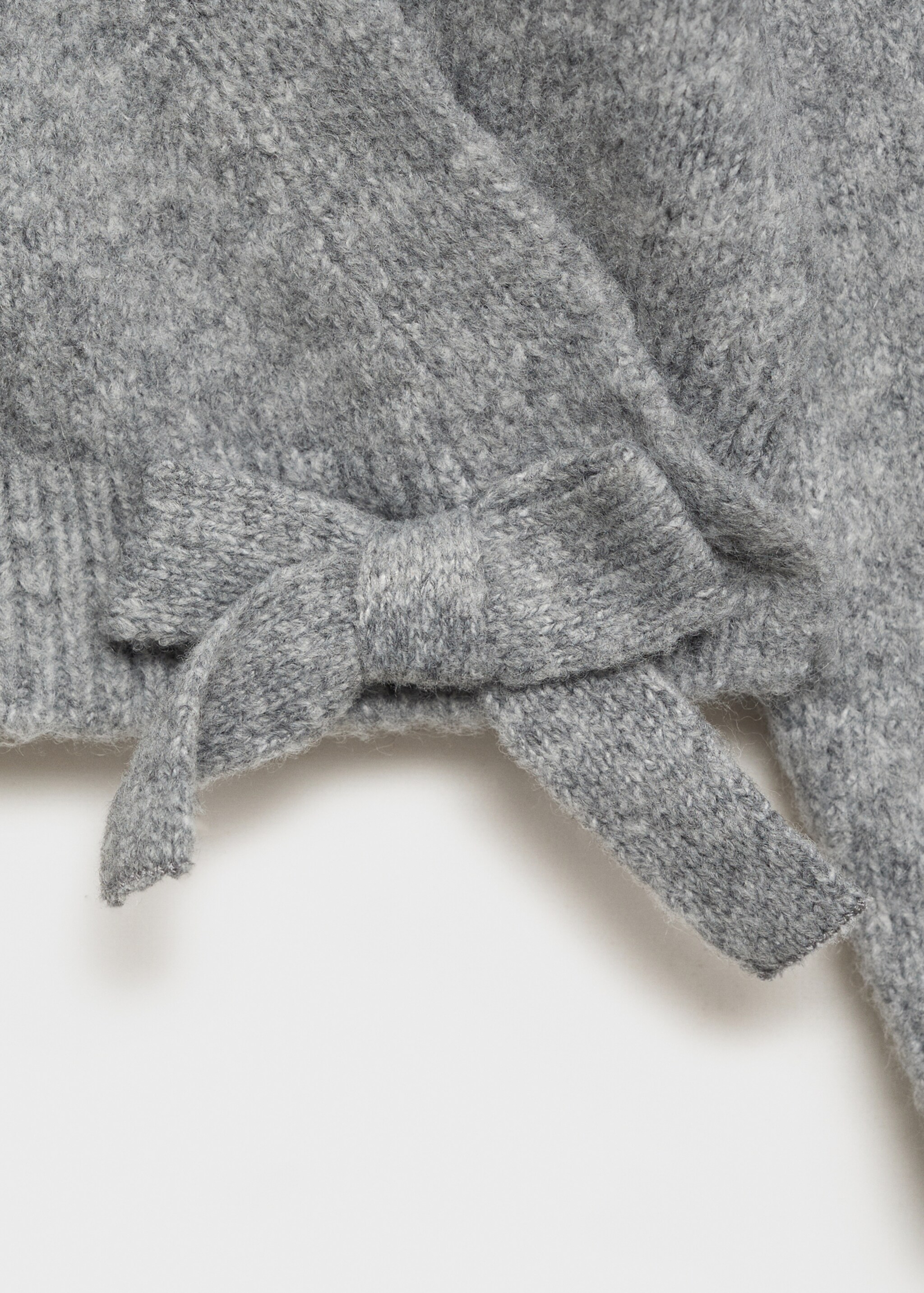 Strickcardigan mit Schleife - Detail des Artikels 0, Mittelgrau meliert. Ref: 77039238-00.