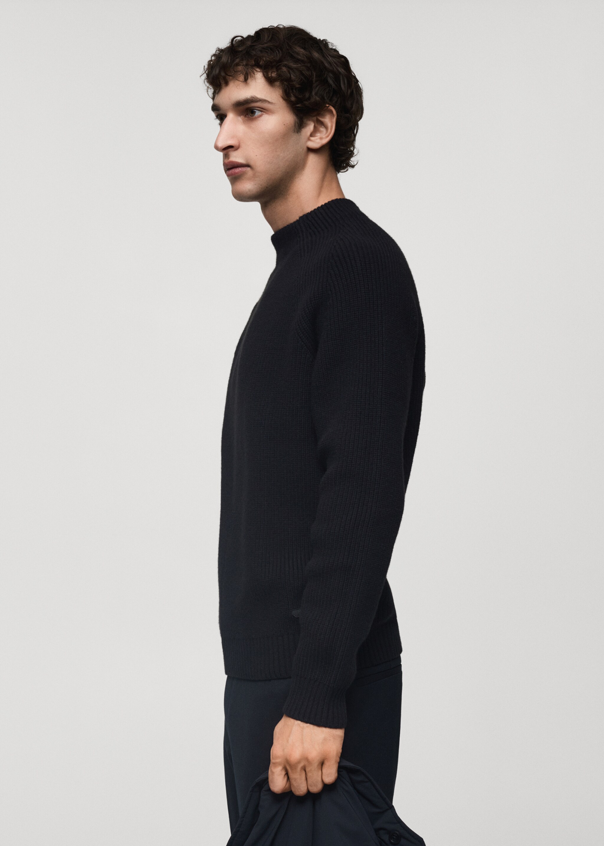 Coolmax® breathable wool-blend sweater - Details of the article 2, Dark Navy. Ref: 77039241-00.