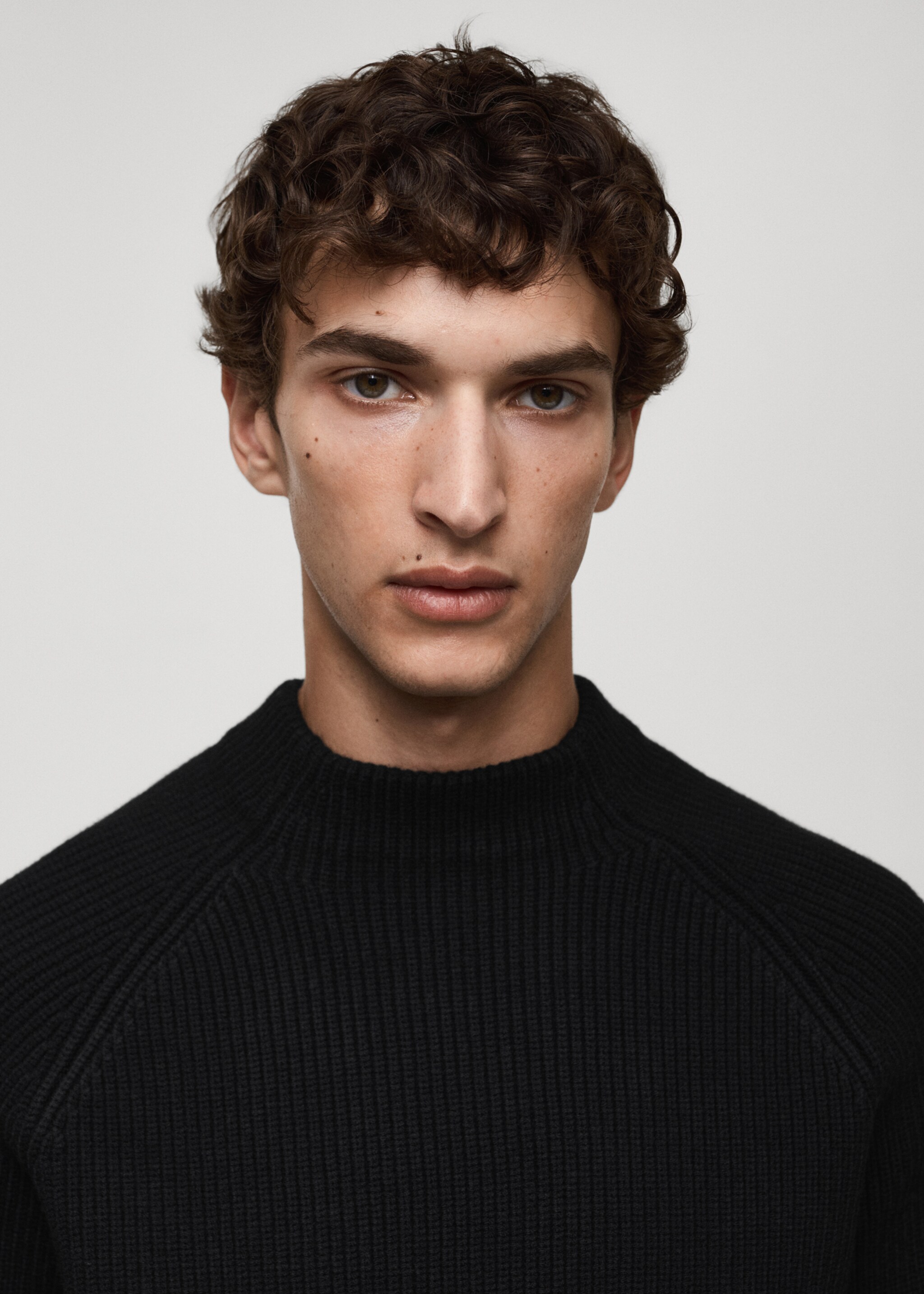 Coolmax® breathable wool-blend sweater - Details of the article 1, Black. Ref: 77039241-00.