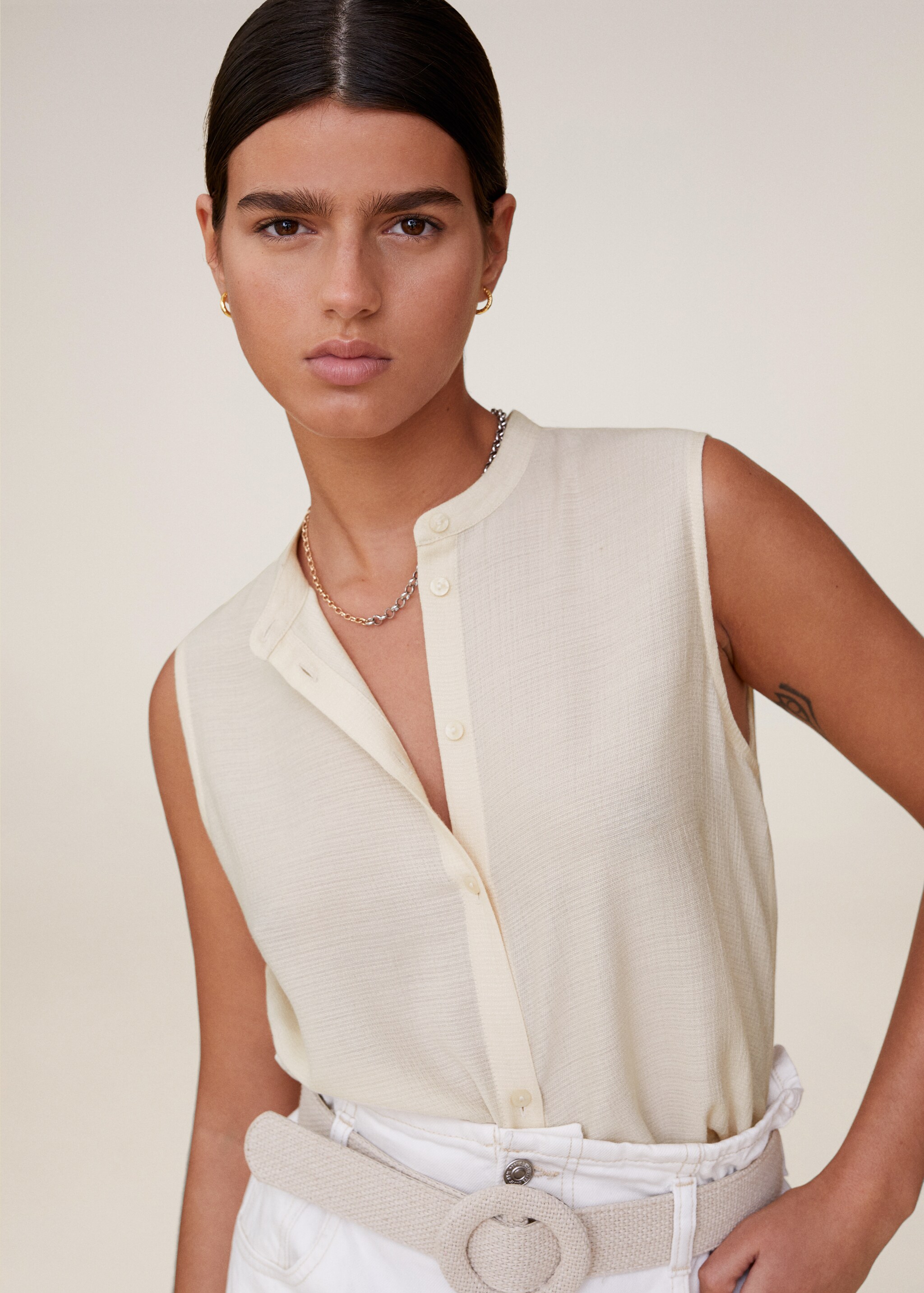 Blusa fluida botones - Plano medio