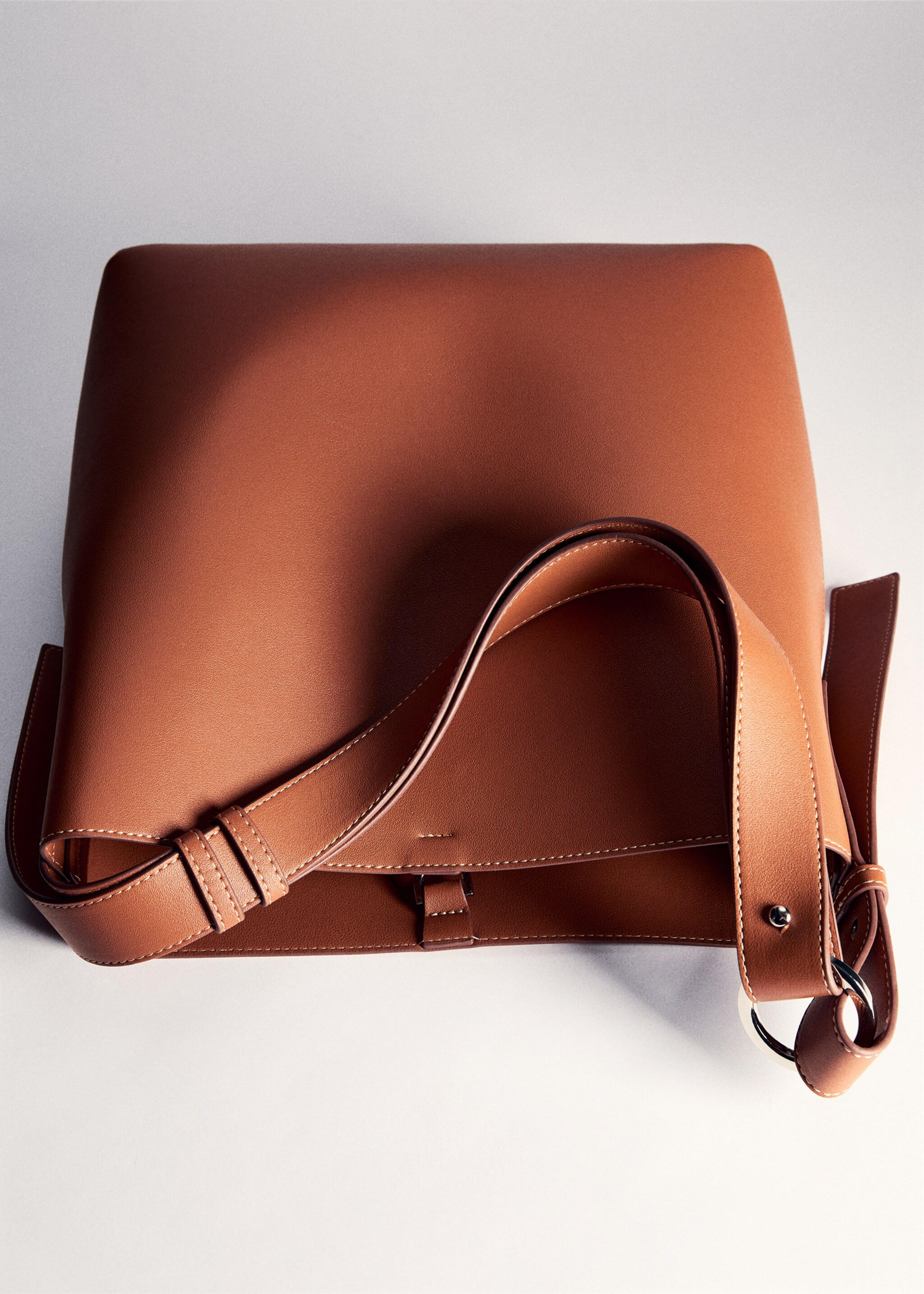 Short handle shopper bag - Details of the article 5, Leather. Ref: 77040263-00.