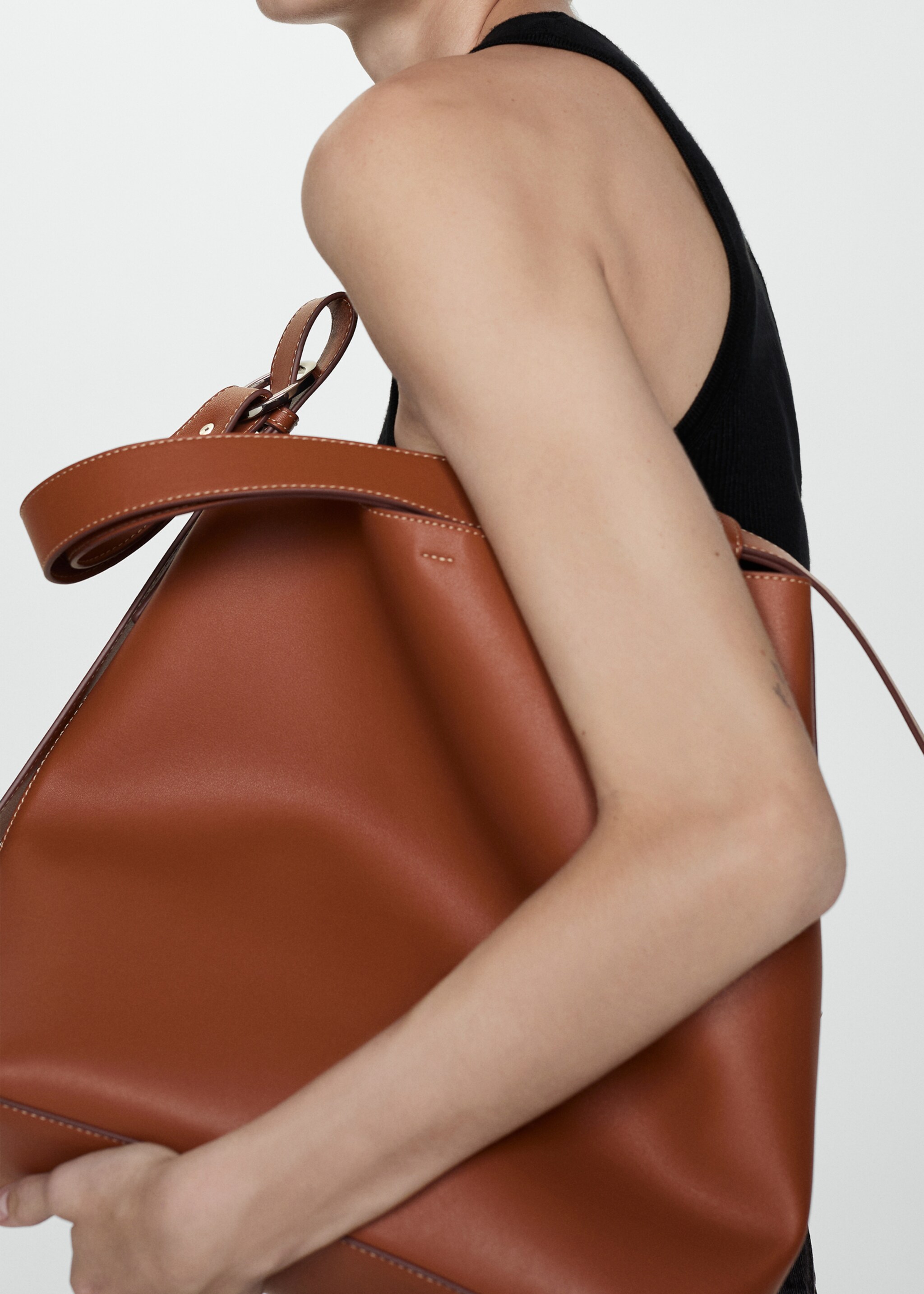 Short handle shopper bag - Details of the article 9, Leather. Ref: 77040263-00.