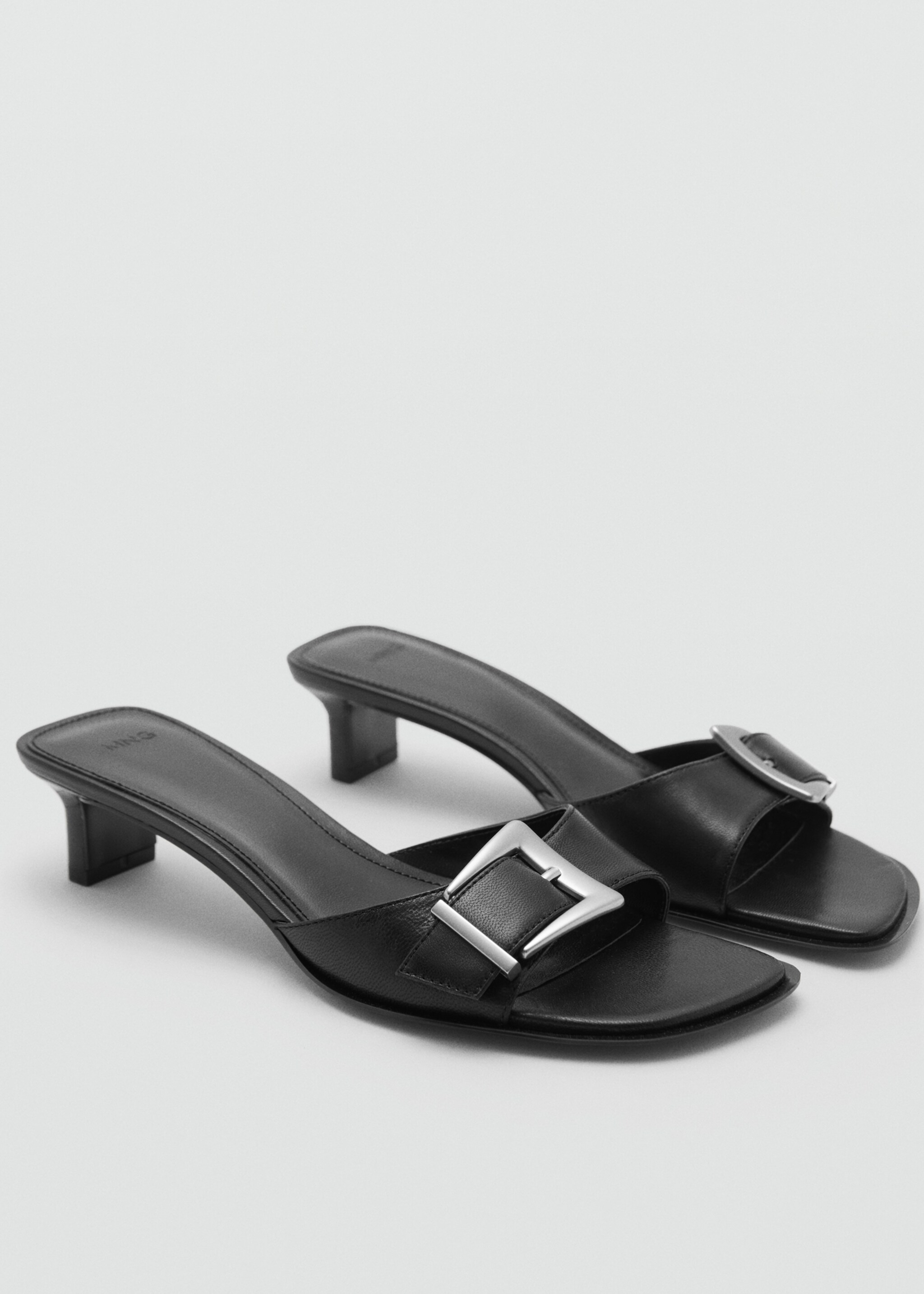 Buckle leather sandals - Medium plane