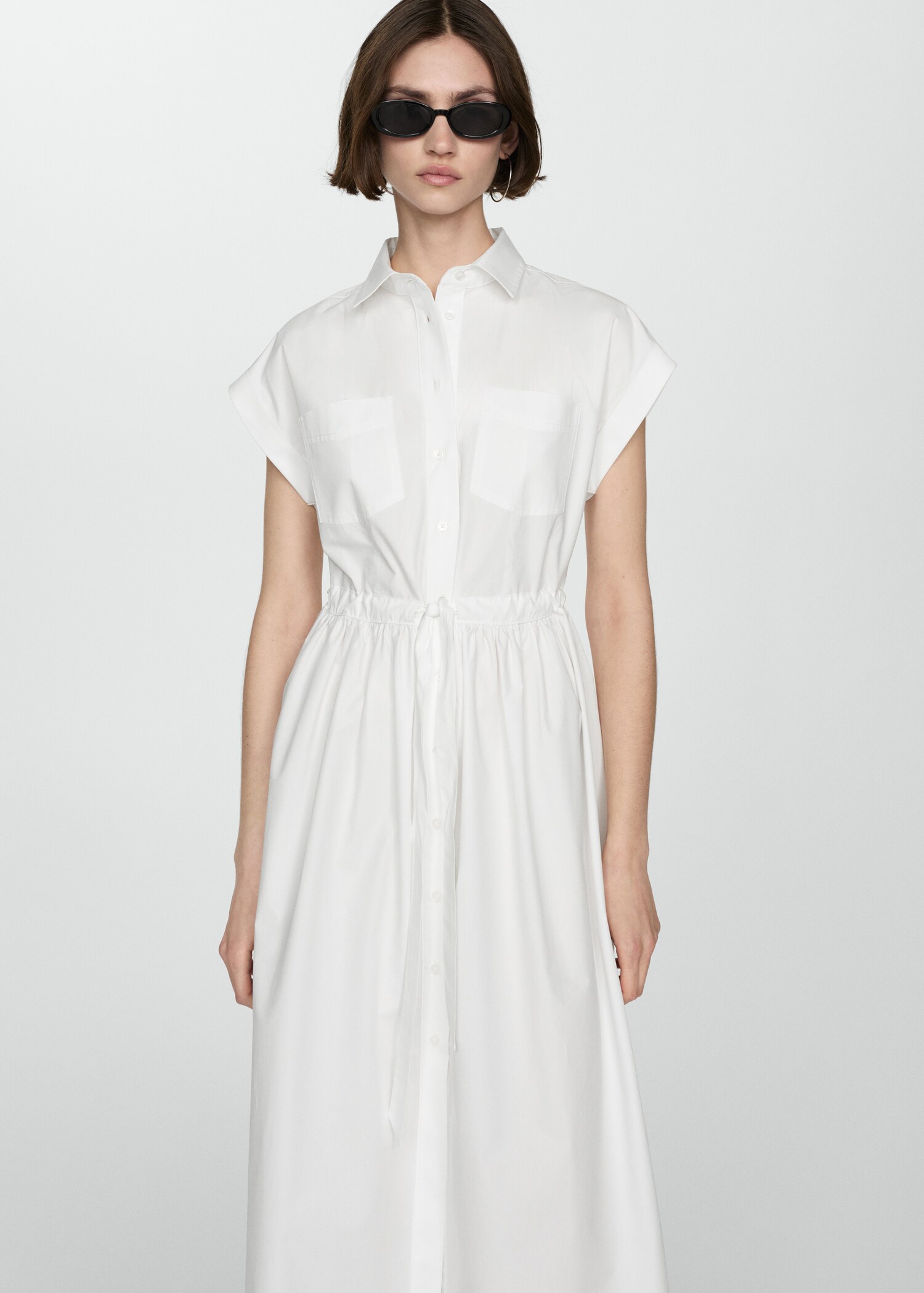 Hemdblusenkleid mit geraffter Taille - Mittlere Ansicht