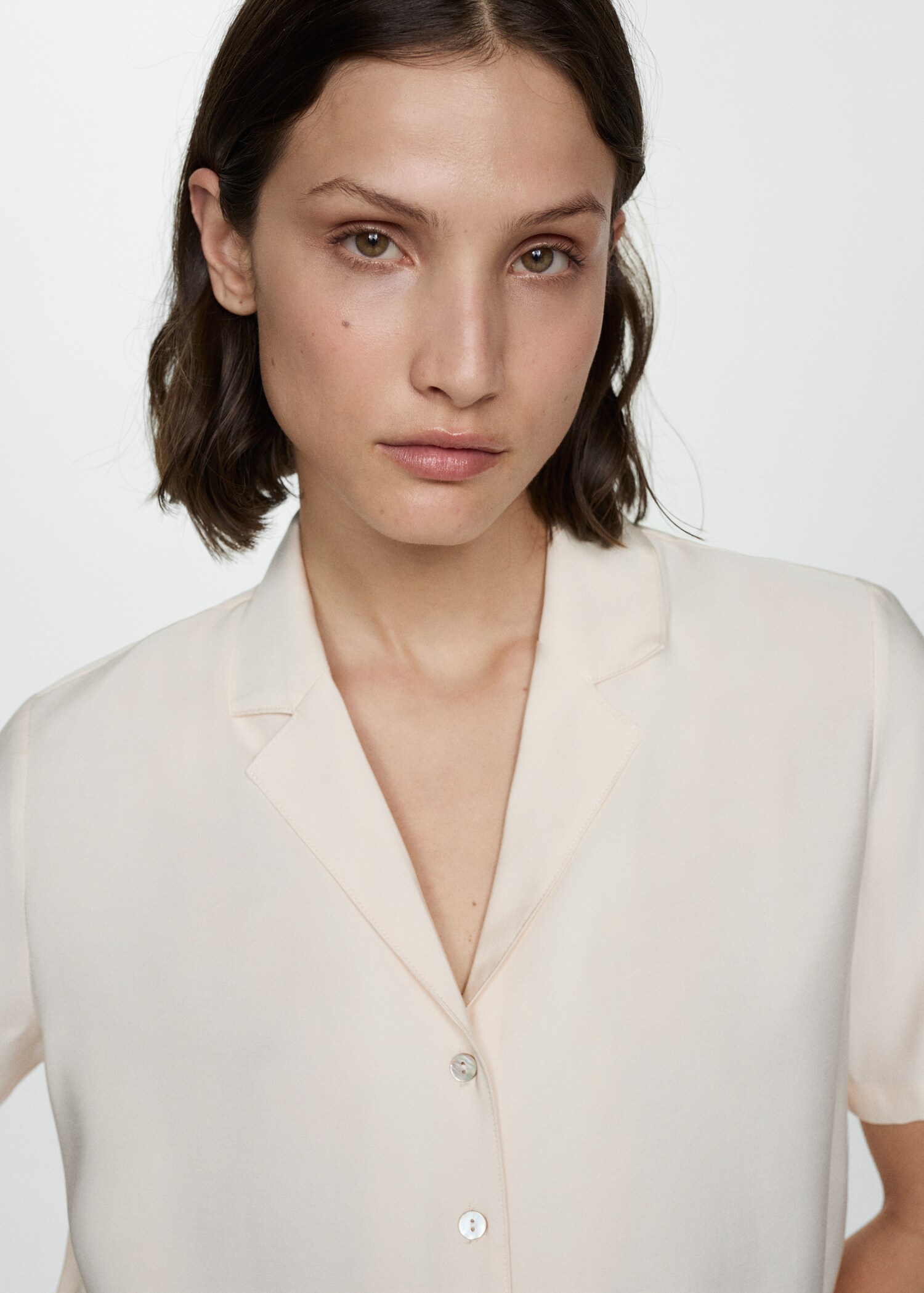 Short-sleeved satin shirt - Details of the article 1