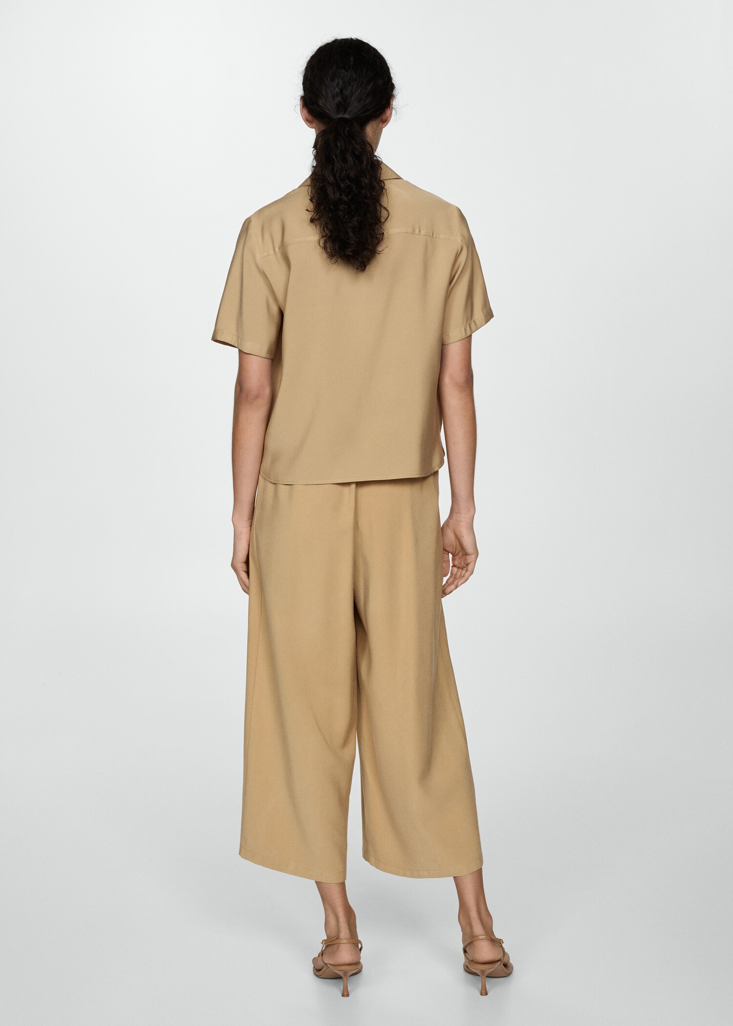 Short-sleeved satin shirt - Reverse of the article