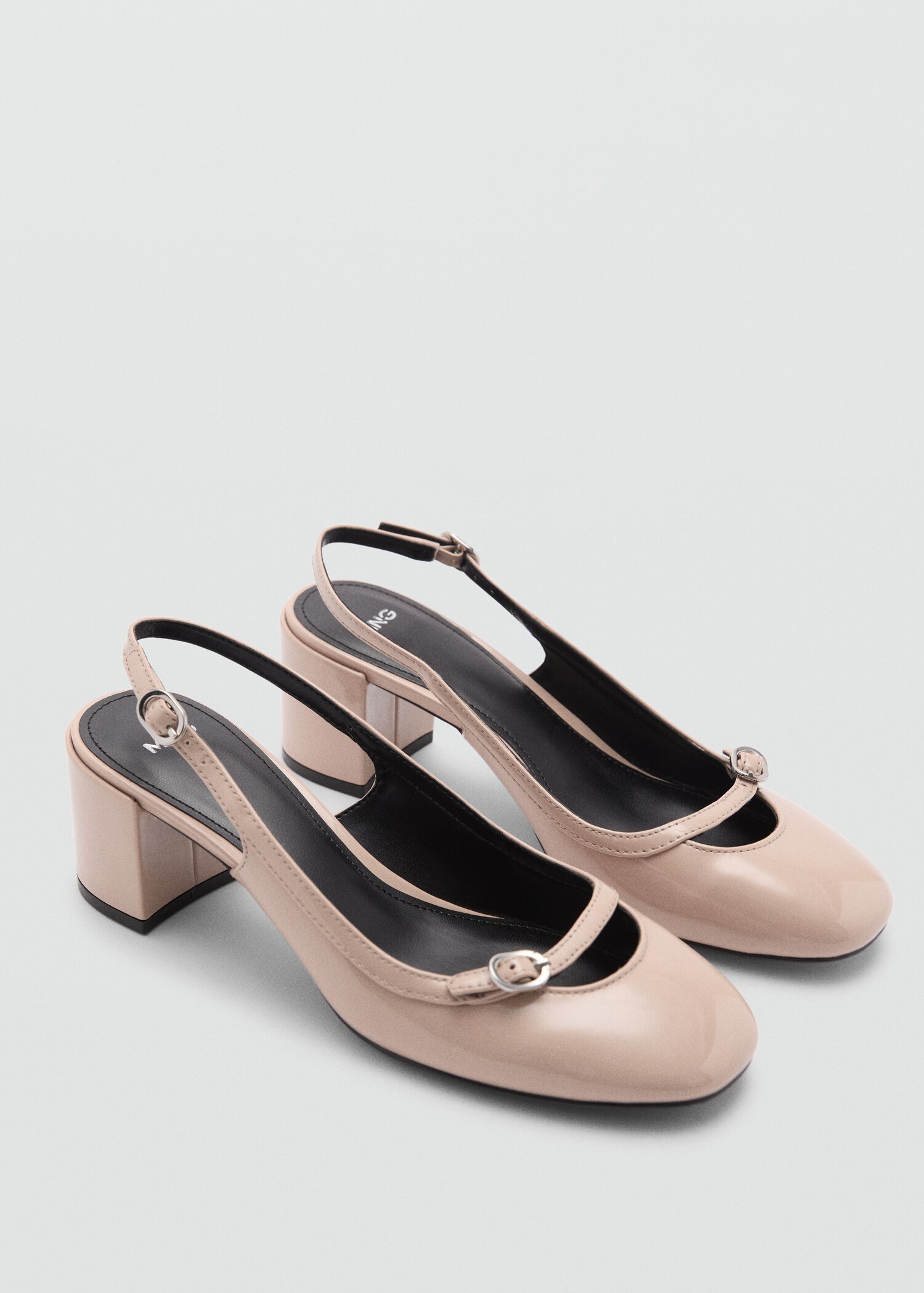 Zapato tacón hebilla - Plano medio