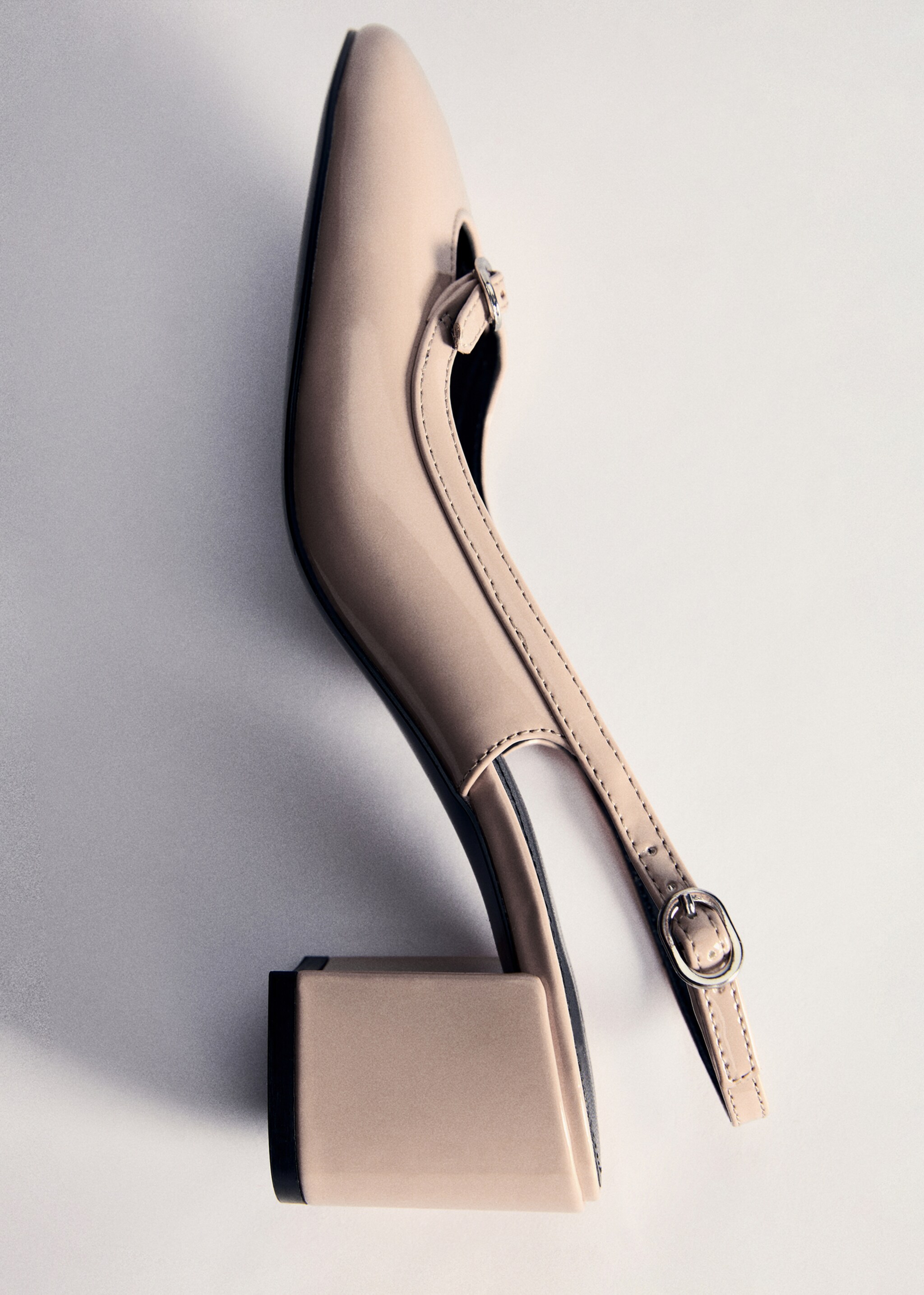 Heeled shoes with buckle - Details of the article 5