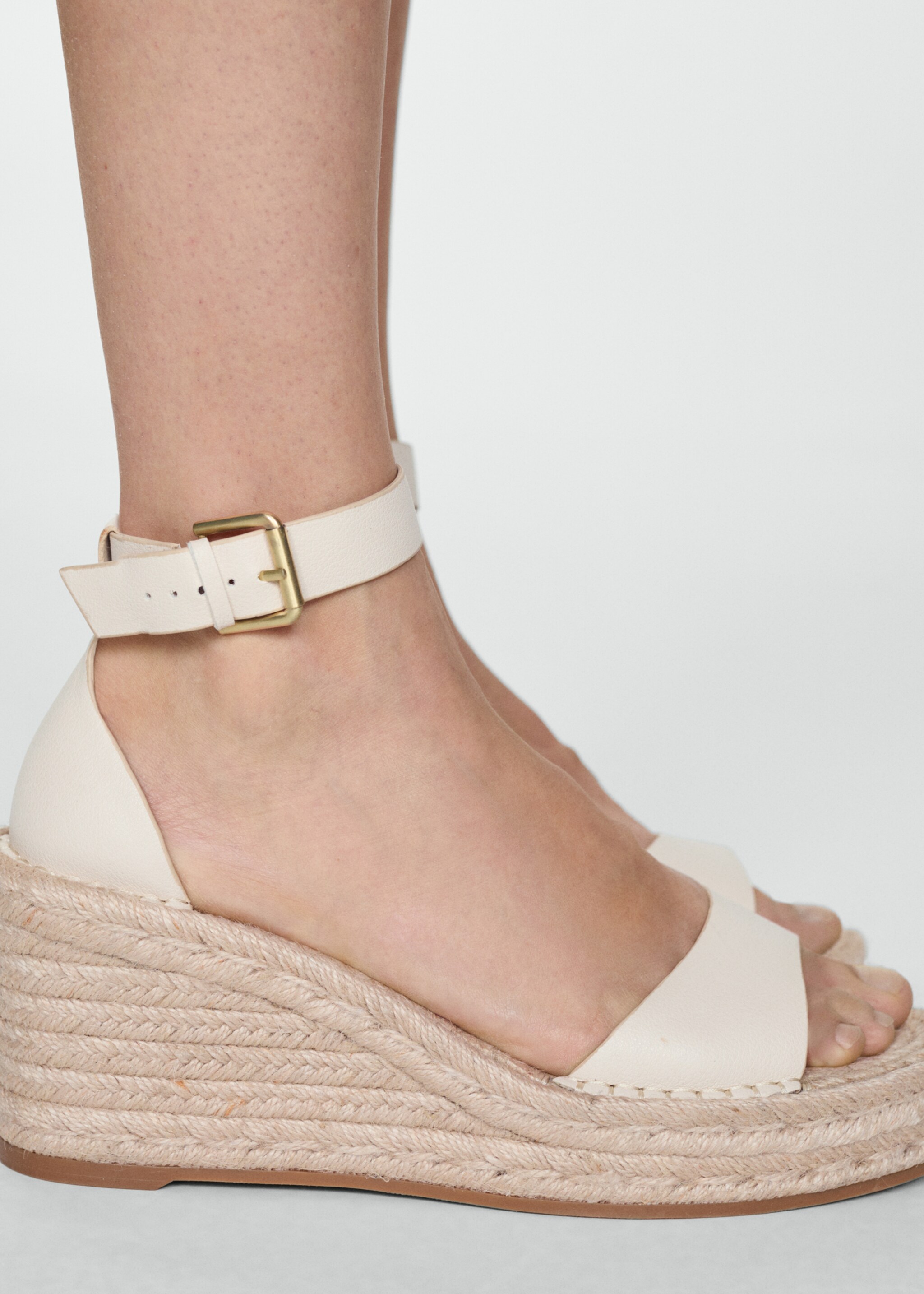 Wedge buckle sandals - Details of the article 9