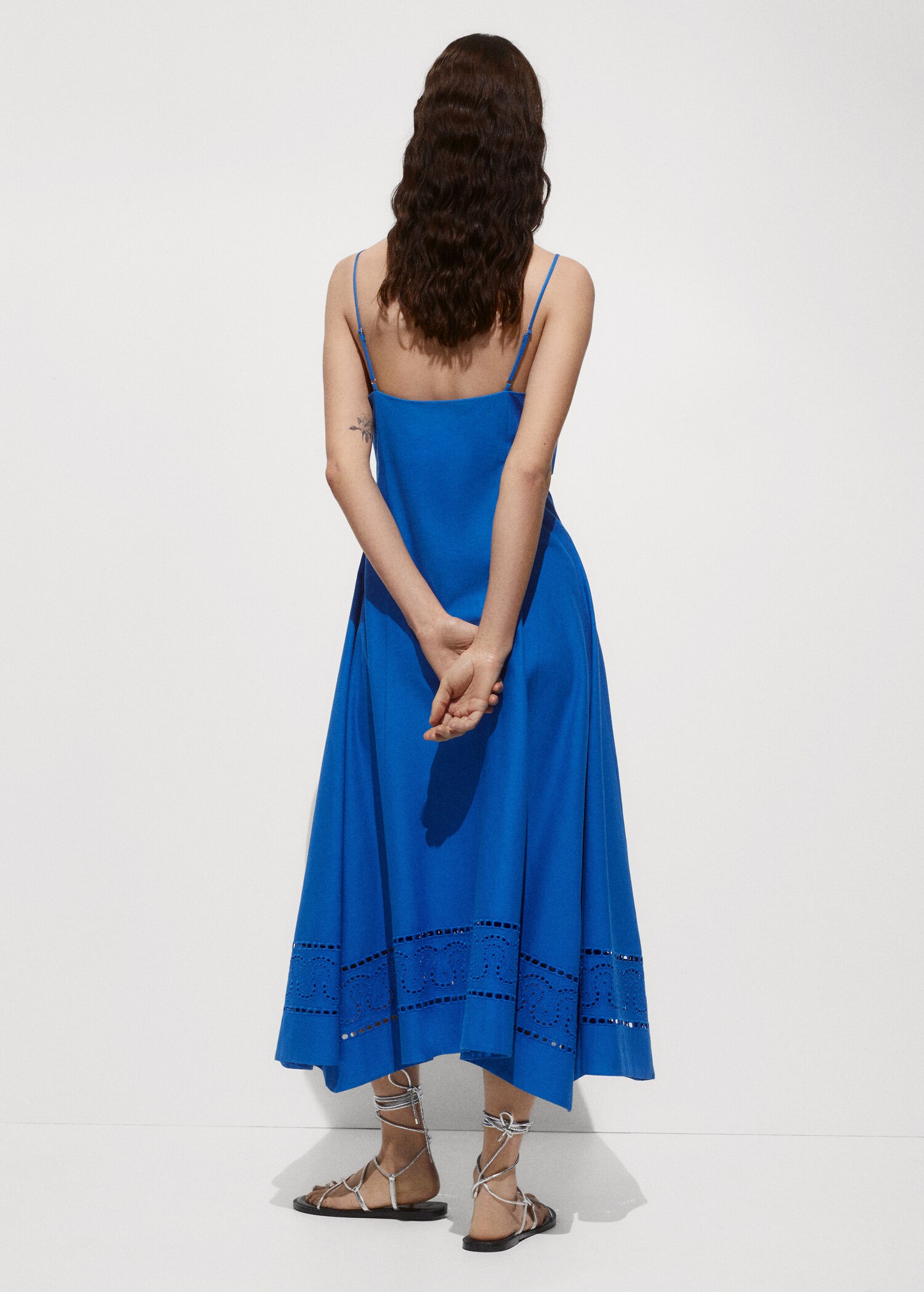 Embroidered dress with turn-down neckline - Reverse of the article
