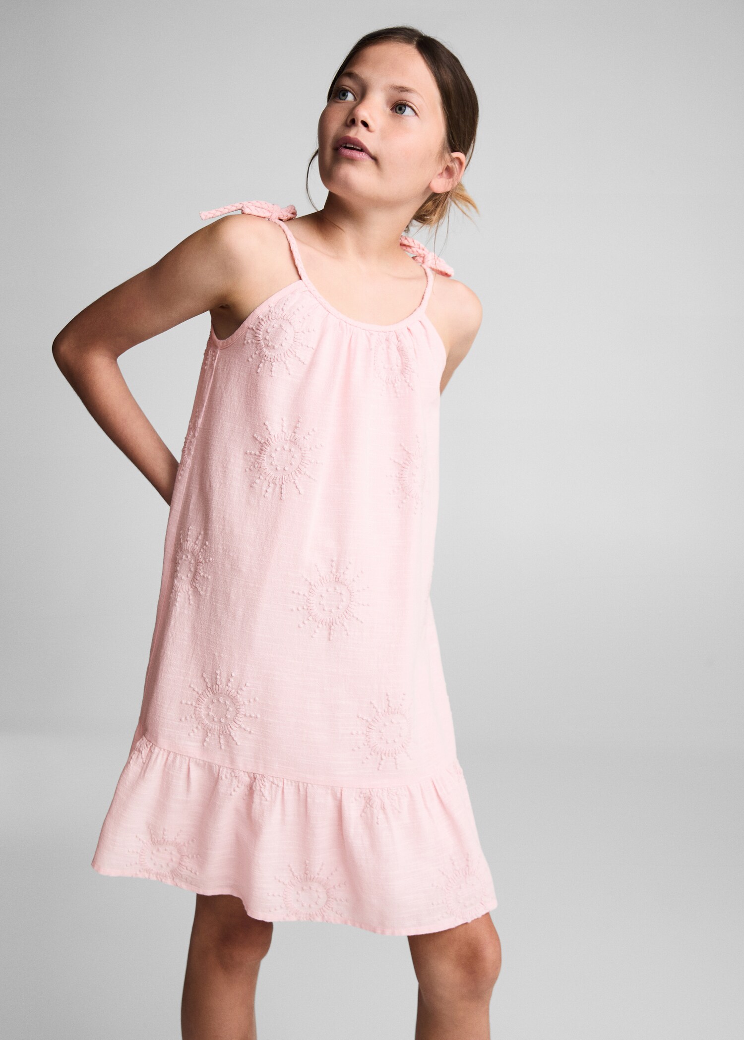 Rochie detalii brodate - Plan mediu