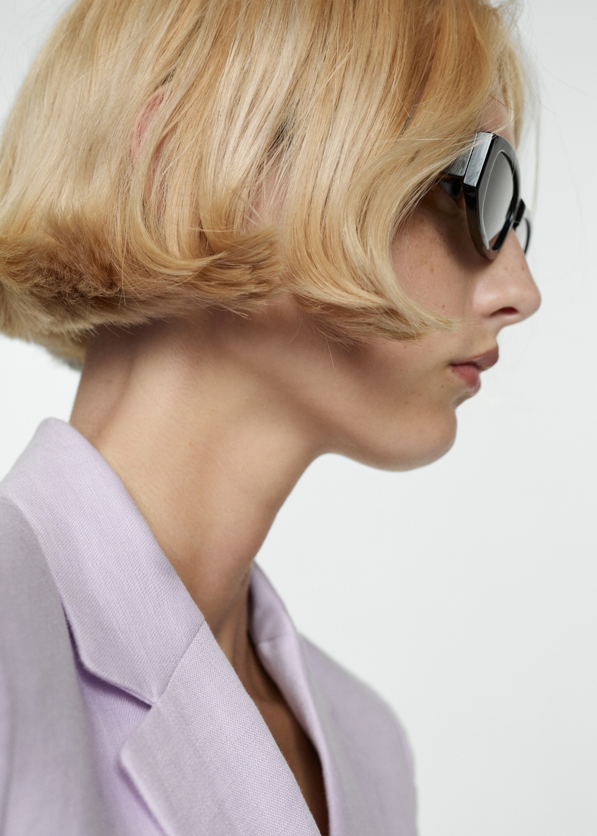 Cropped linen suit jacket - Details of the article 1