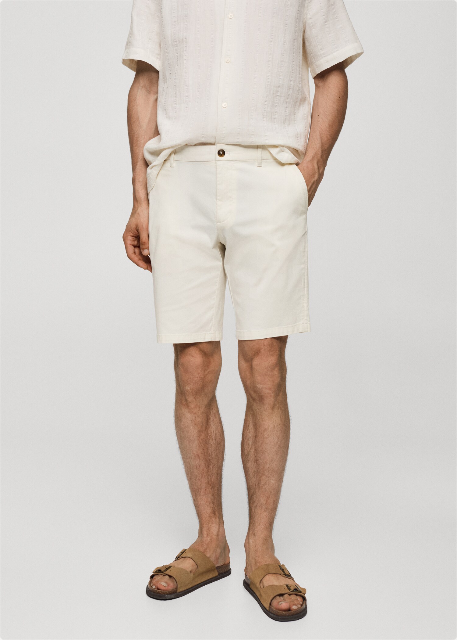 Slim-Fit-Bermudashorts im Chino-Stil aus Baumwolle - Mittlere Ansicht