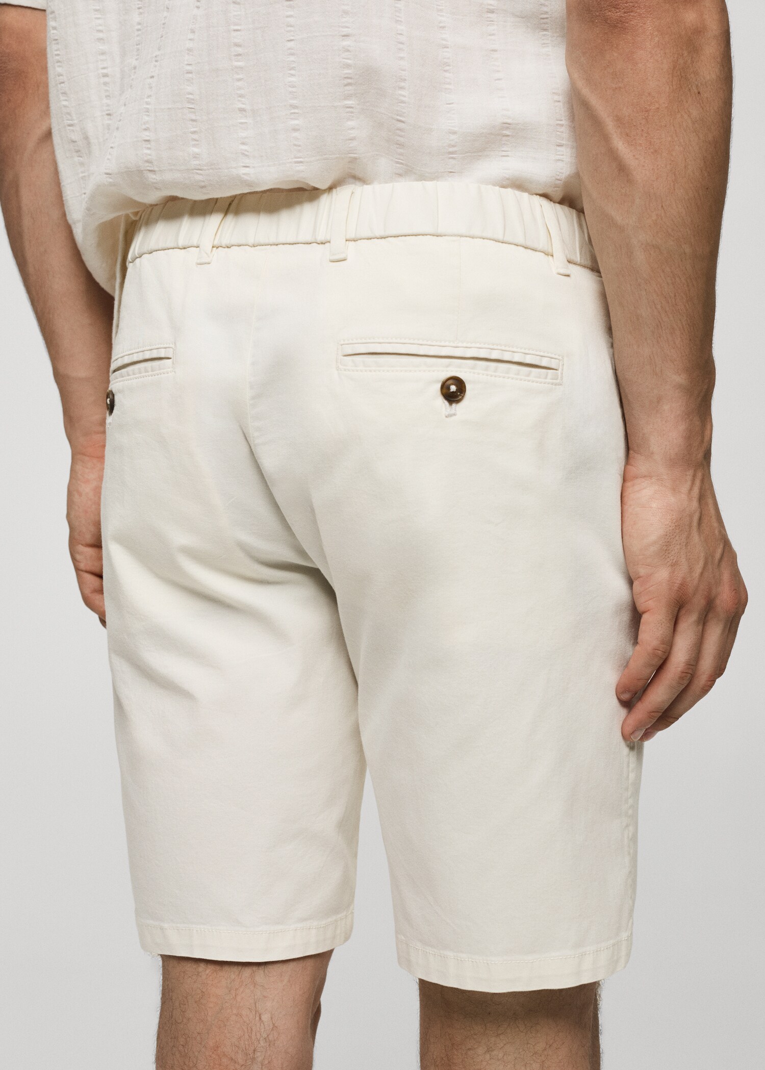 Slim-Fit-Bermudashorts im Chino-Stil aus Baumwolle - Detail des Artikels 6