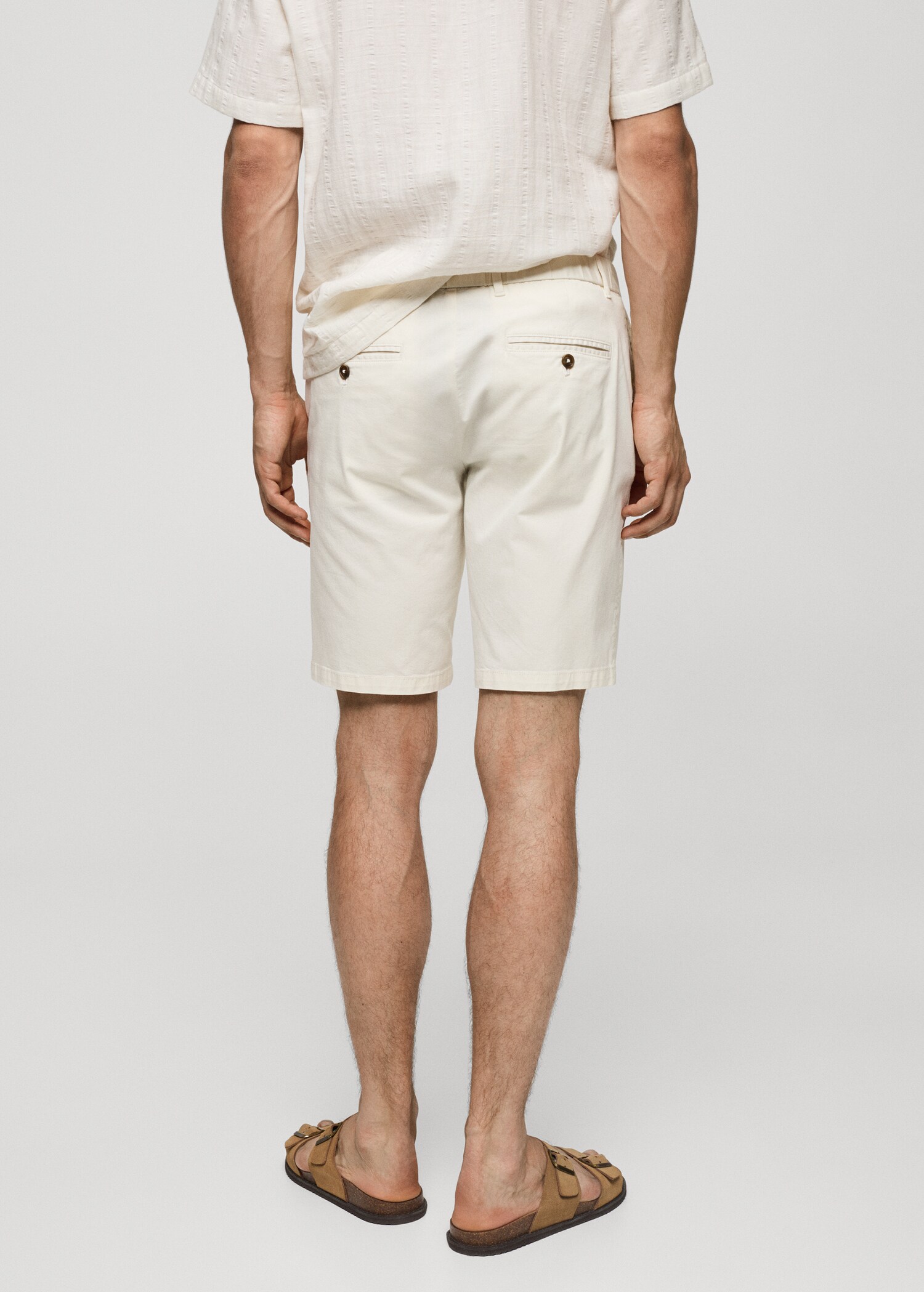 Slim-Fit-Bermudashorts im Chino-Stil aus Baumwolle - Rückseite des Artikels