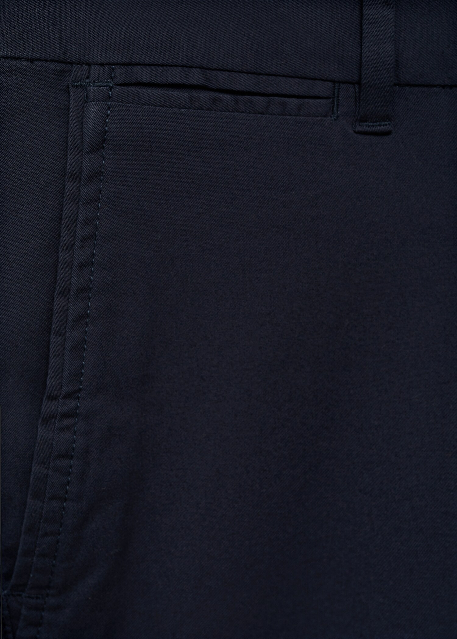 Slim-Fit-Bermudashorts im Chino-Stil aus Baumwolle - Detail des Artikels 0
