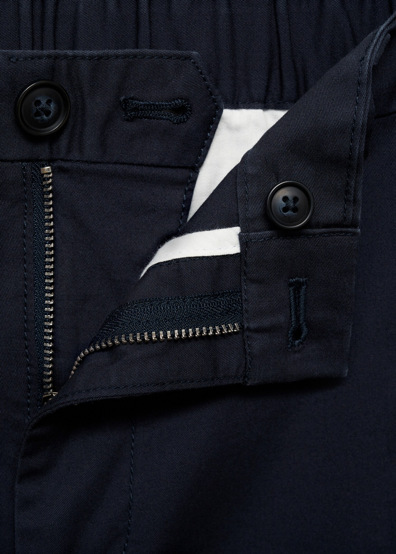 Slim-Fit-Bermudashorts im Chino-Stil aus Baumwolle - Detail des Artikels 8