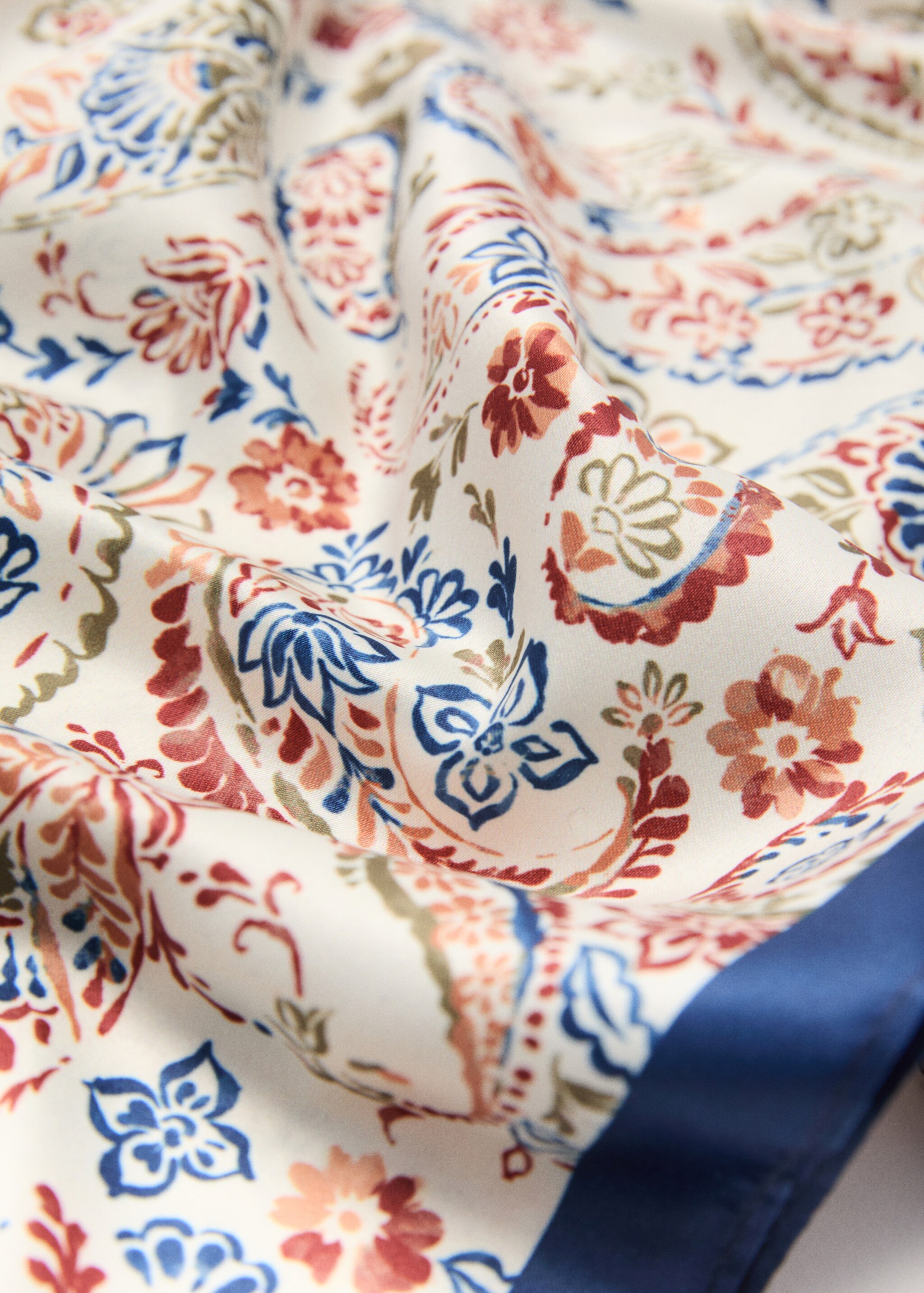 Pañuelo estampado floral - Detalle del artículo 1