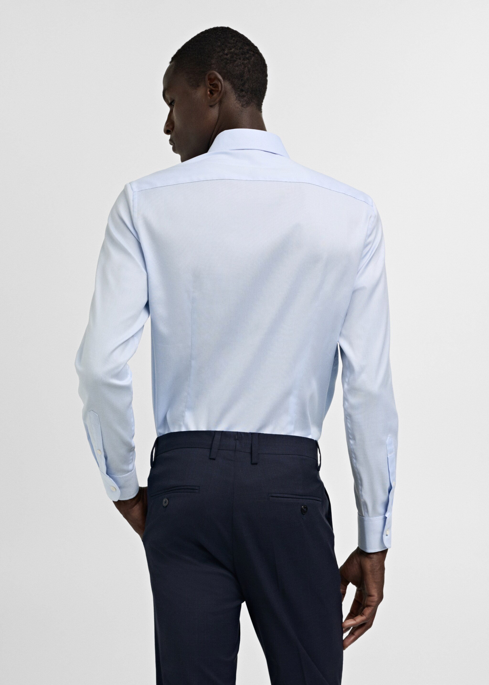 Cămașă costum slim fit structură - Spatele articolului, Albastru celest. Ref: 77040574-00.