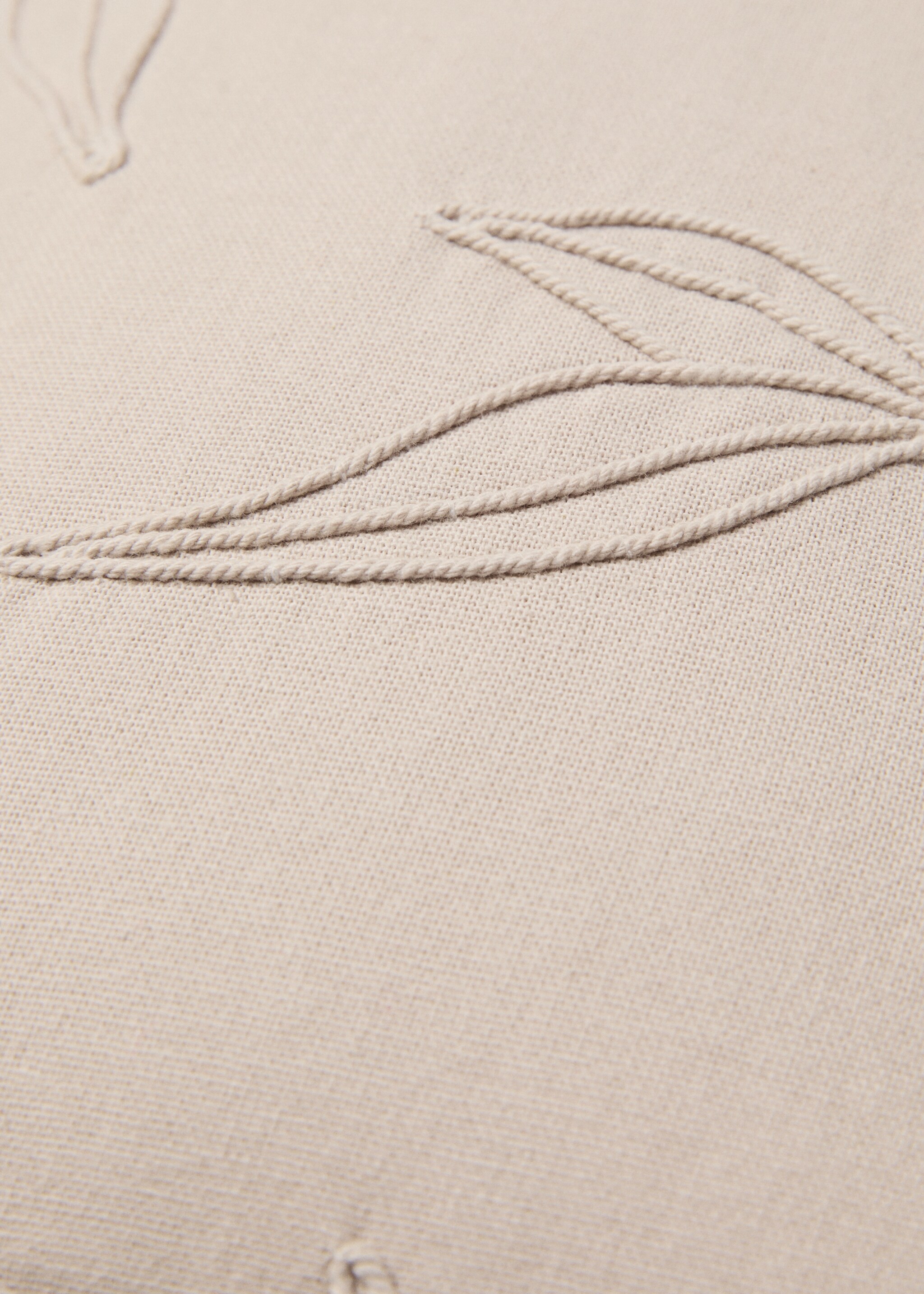 Kussenhoes met bloemetjesdessin 30x50 cm - Detail van het artikel 2, Gebroken wit. Ref: 77040582-00.