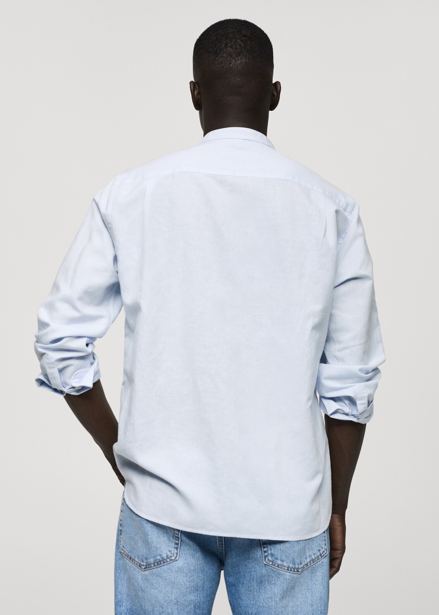 Classic-fit linen shirt with mandarin collar - Reverse of the article