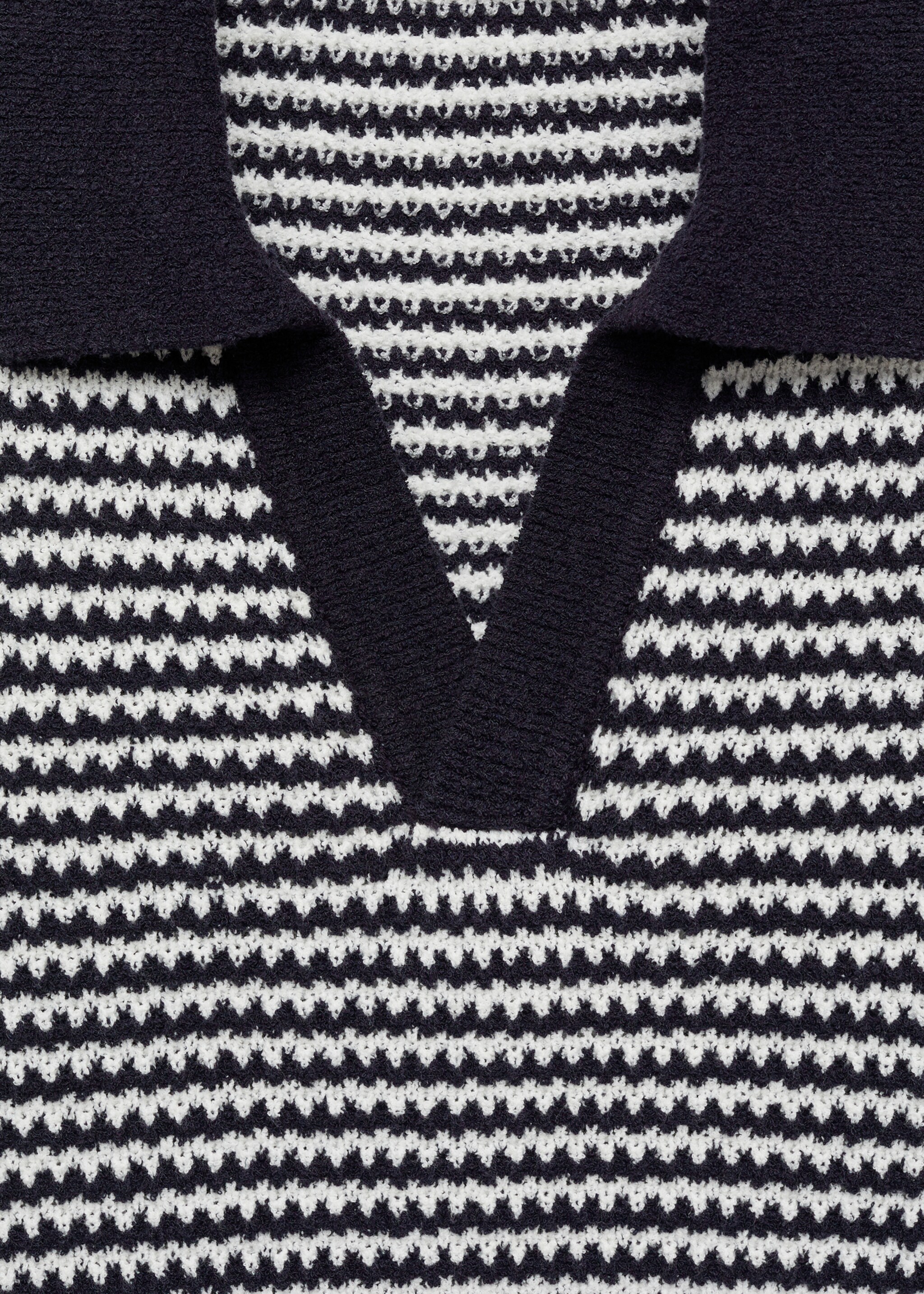 Polo de malha às riscas com gola em contraste - Pormenor do artigo 8, Azul-marinho escuro. Ref: 77040589-00.