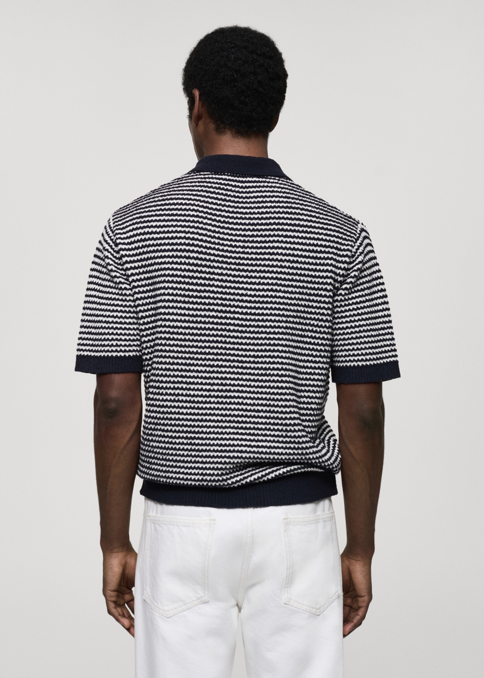 Polo de malha às riscas com gola em contraste - Verso do artigo, Azul-marinho escuro. Ref: 77040589-00.