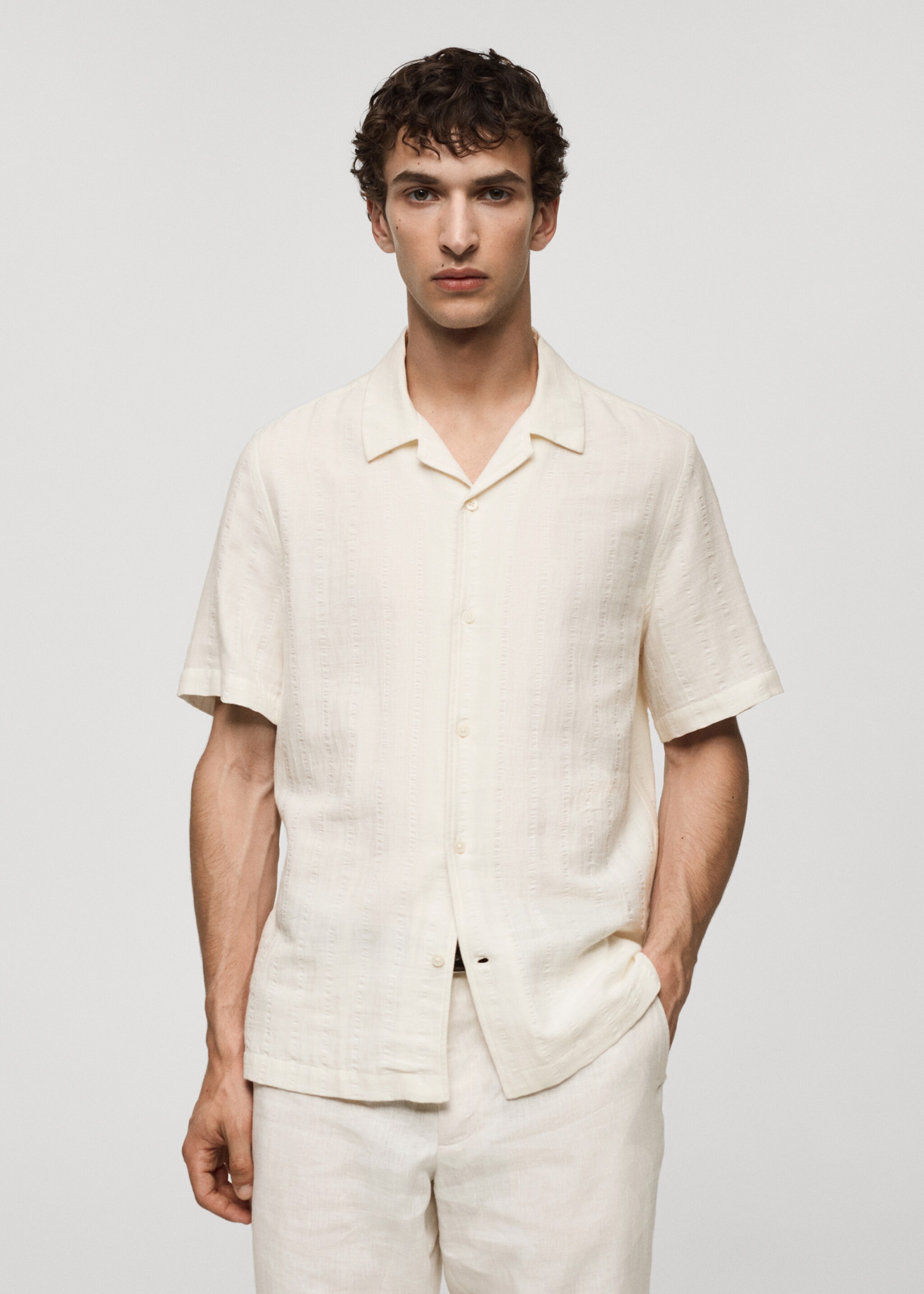Camisa regular fit de anarruga de algodão - Plano médio, Branco-pérola. Ref: 77040596-00.