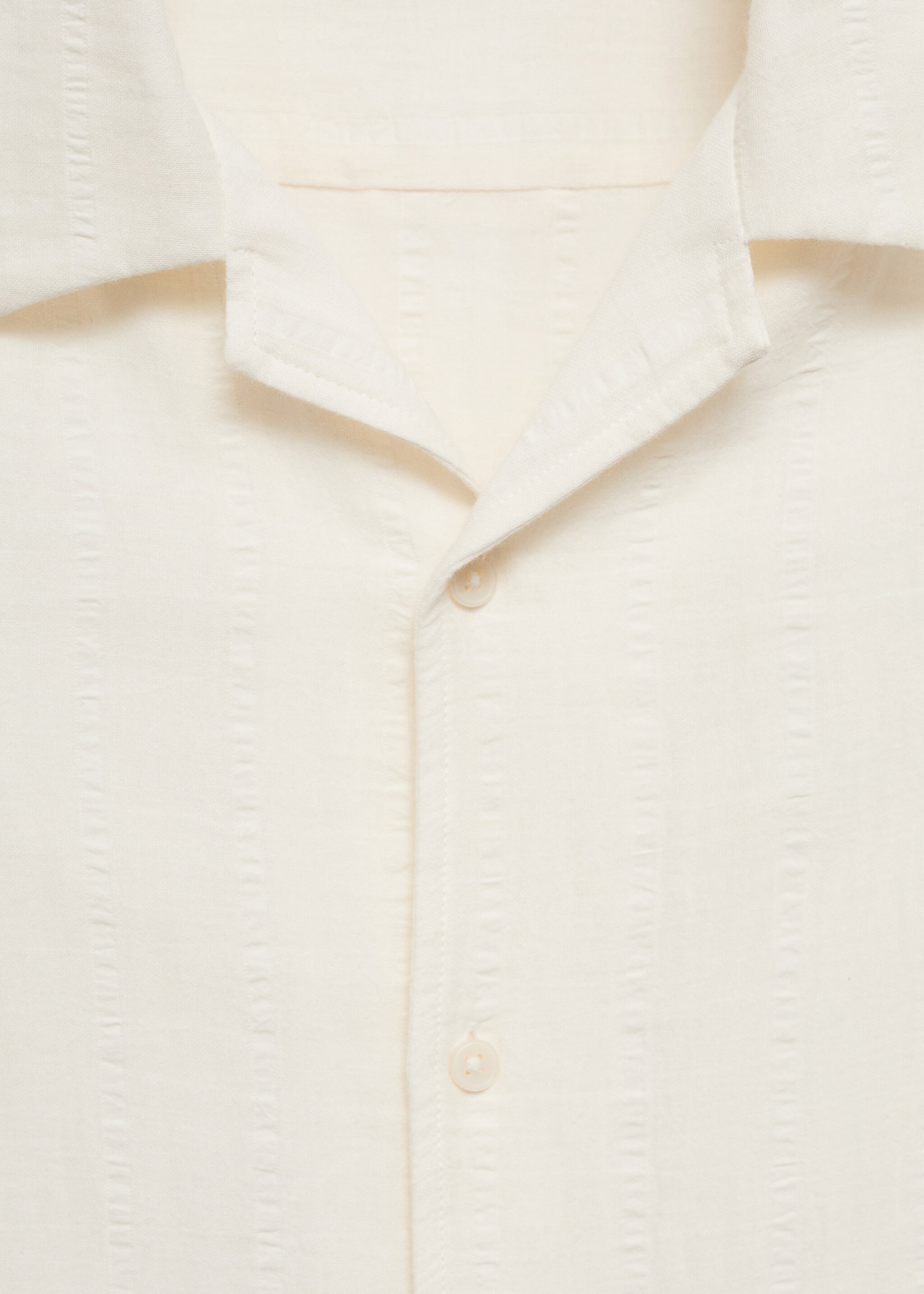 Camisa regular fit de anarruga de algodão - Pormenor do artigo 8, Branco-pérola. Ref: 77040596-00.