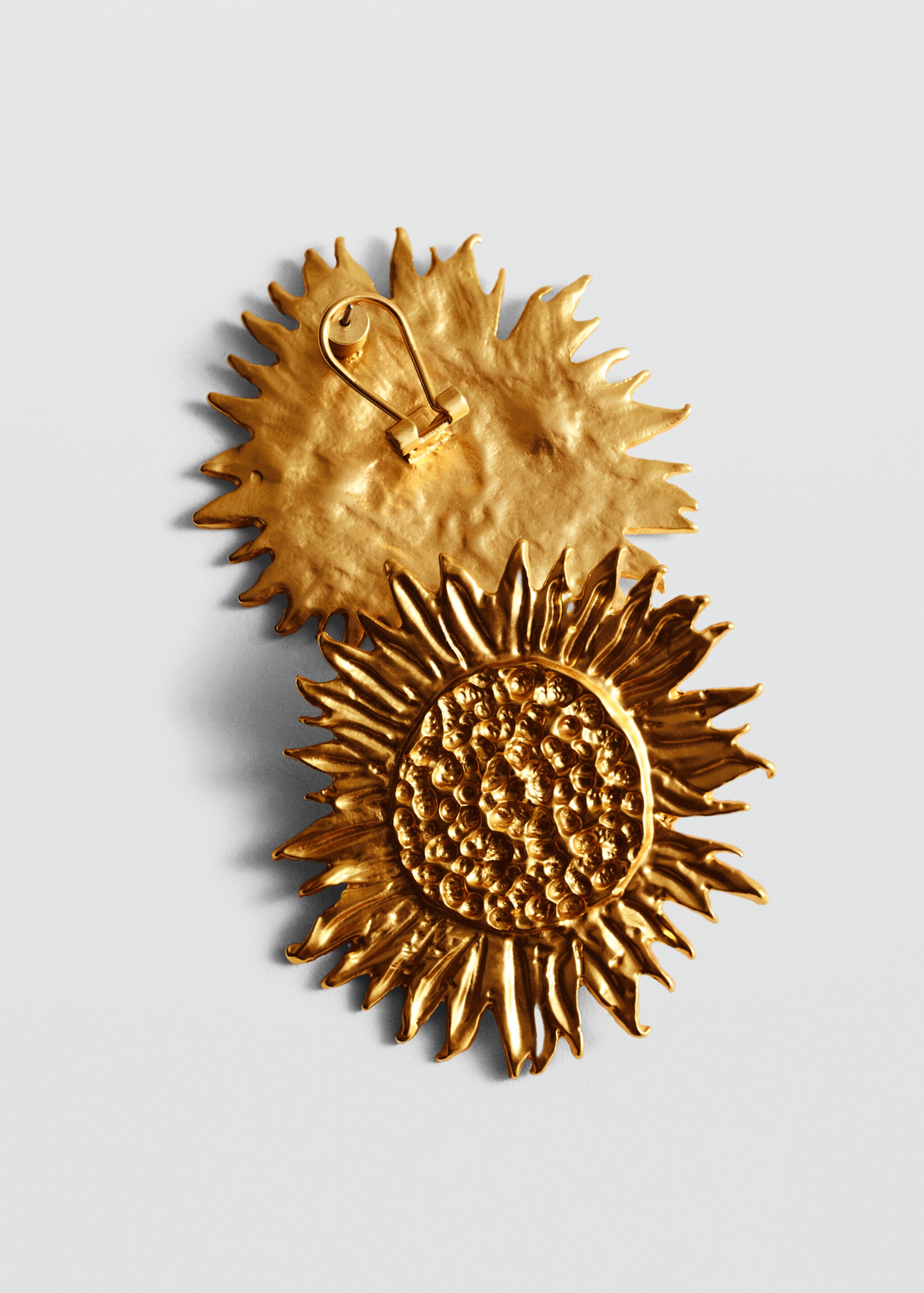 Boucles d'oreilles maxi fleur - Détail de l'article 1, Or. Ref: 77040598-00.