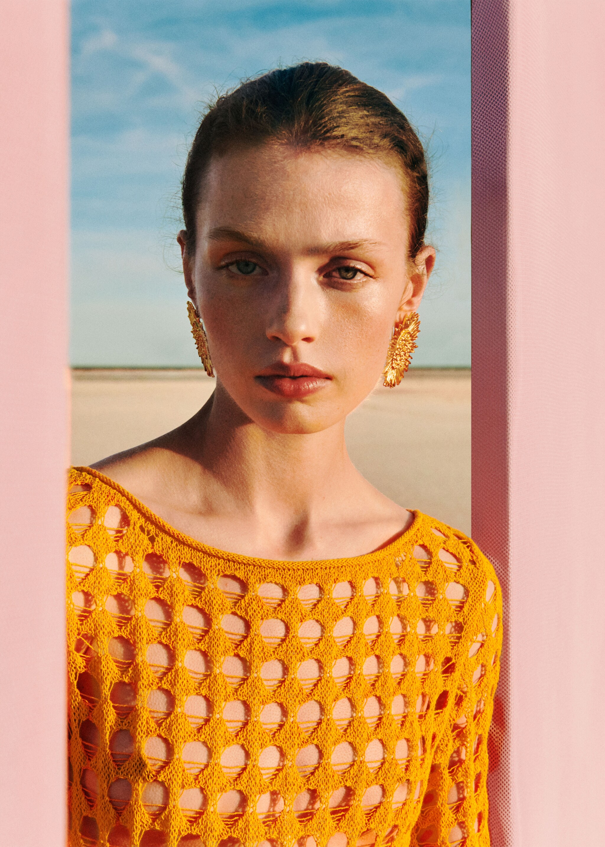 Boucles d'oreilles maxi fleur - Détail de l'article 9, Or. Ref: 77040598-00.