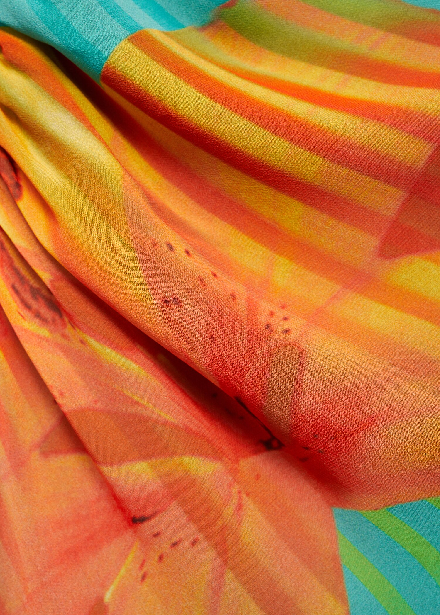 Printed dress with turn-down neckline - Details of the article 0