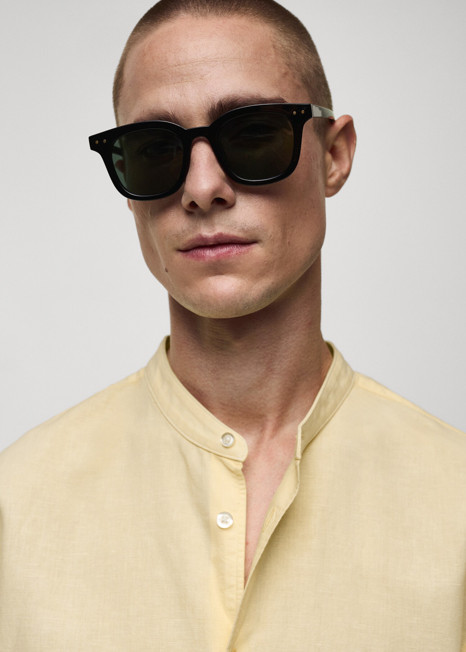 Koszula lniana classic fit ze stójką - Szczegóły artykułu 1