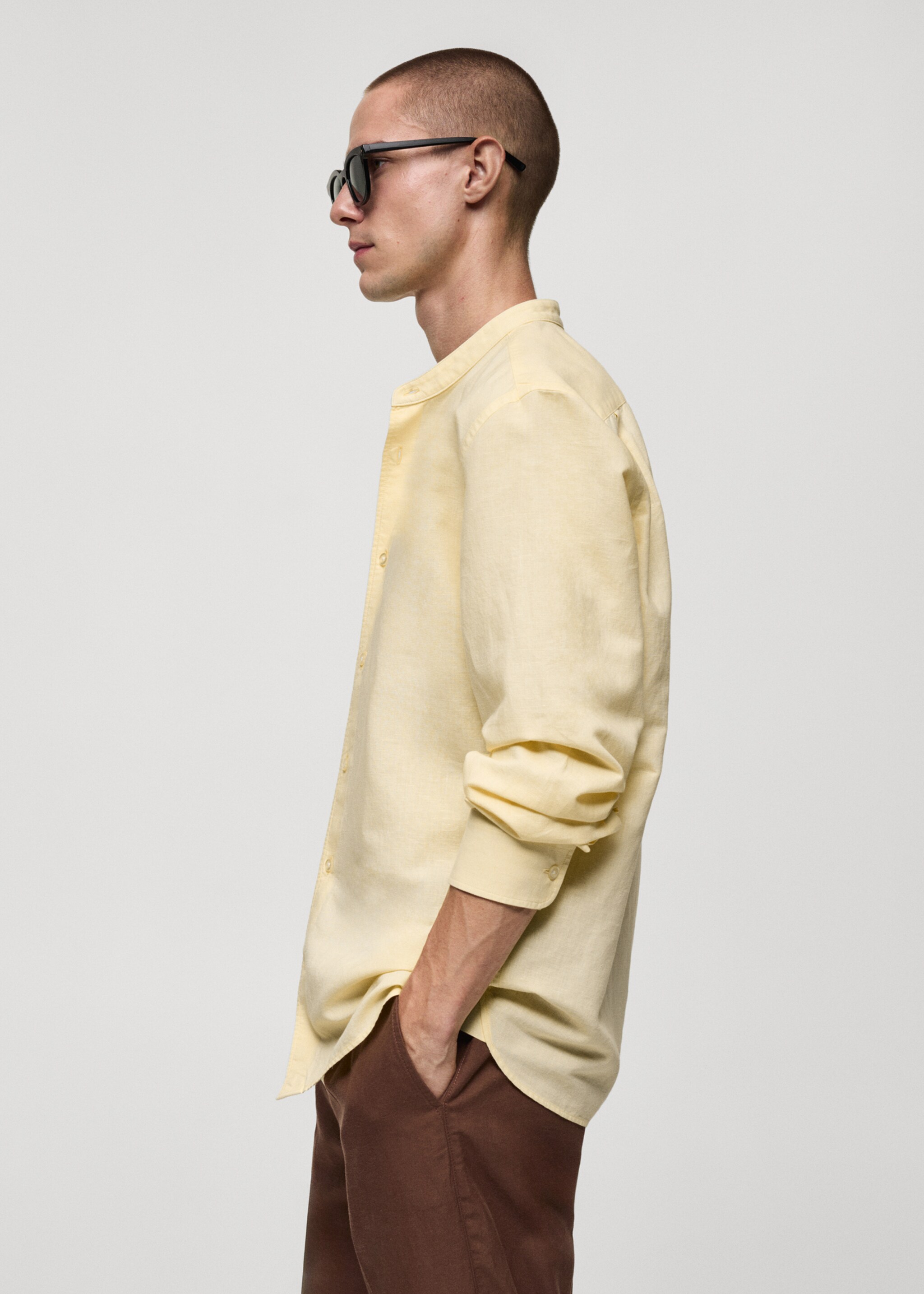 Classic-fit linen shirt with mandarin collar - Details of the article 2