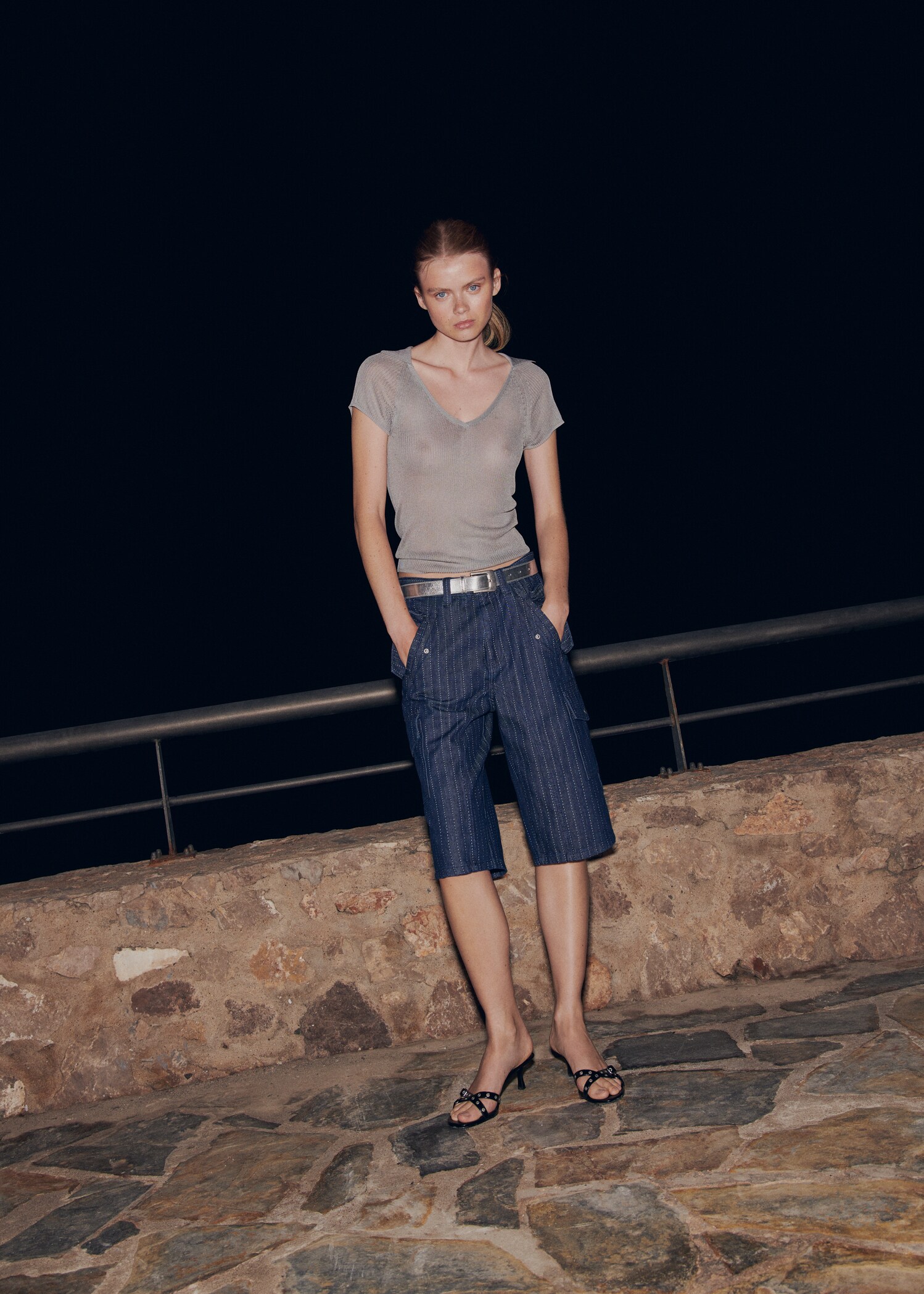 Denim bermuda shorts with decorative stitching - Details of the article 6